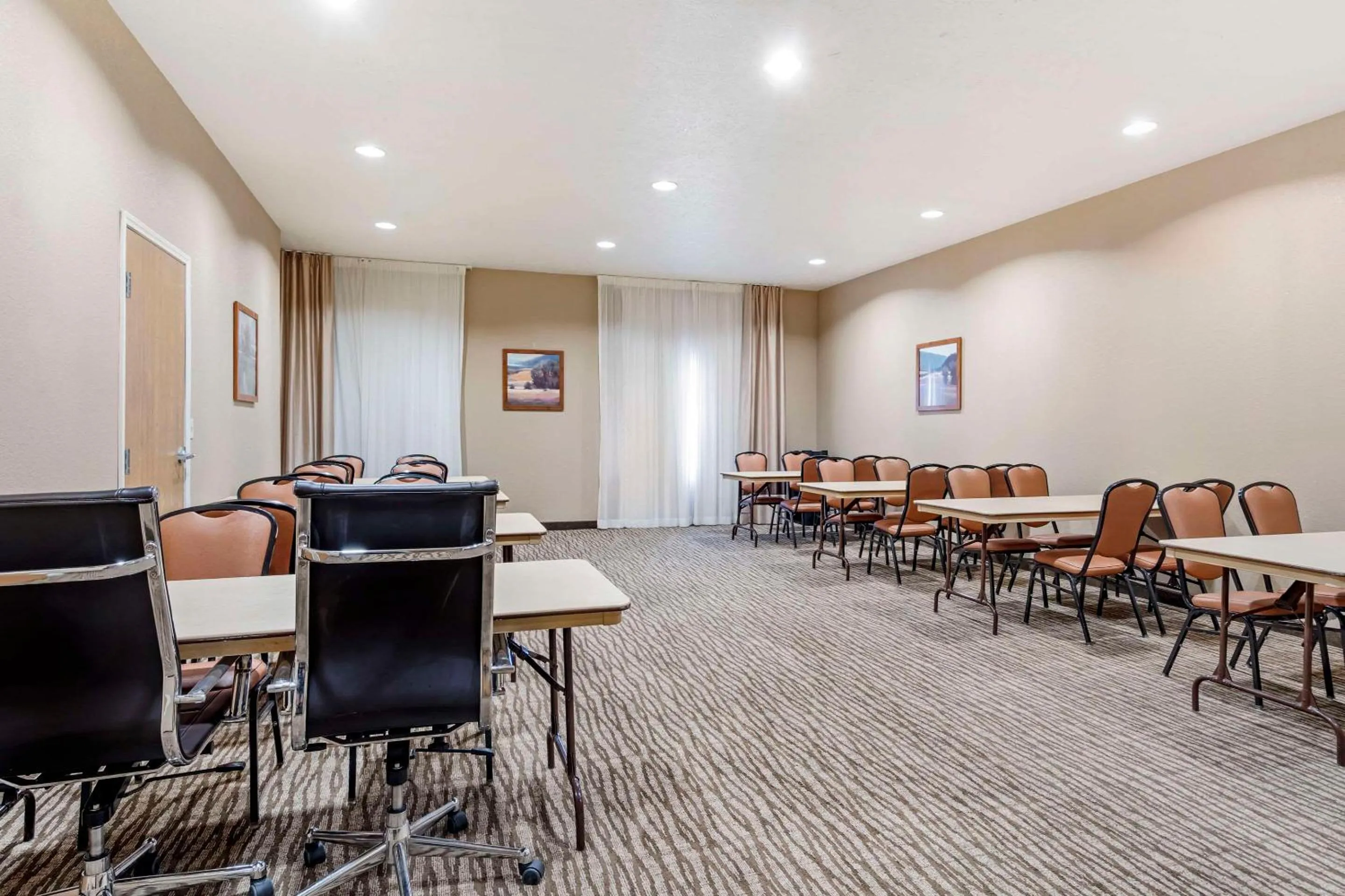 Meeting/conference room in Comfort Suites Merrillville near US 30