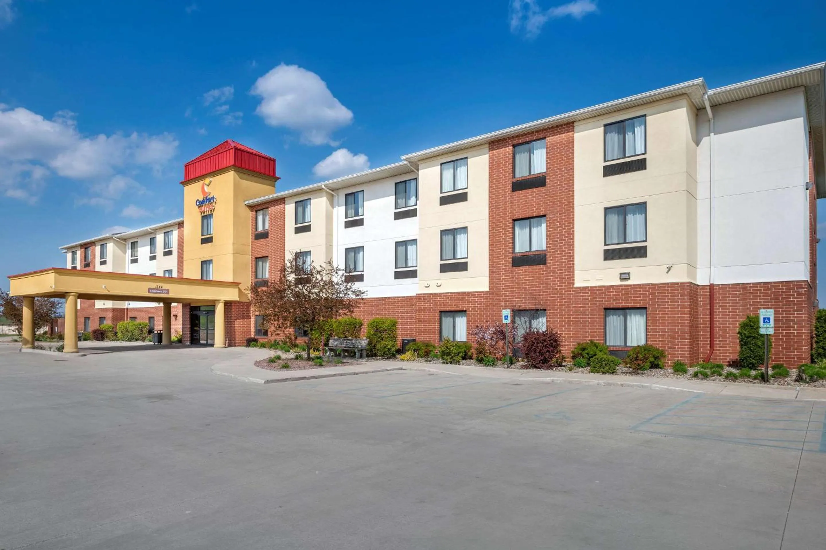 Property building in Comfort Suites Merrillville near US 30