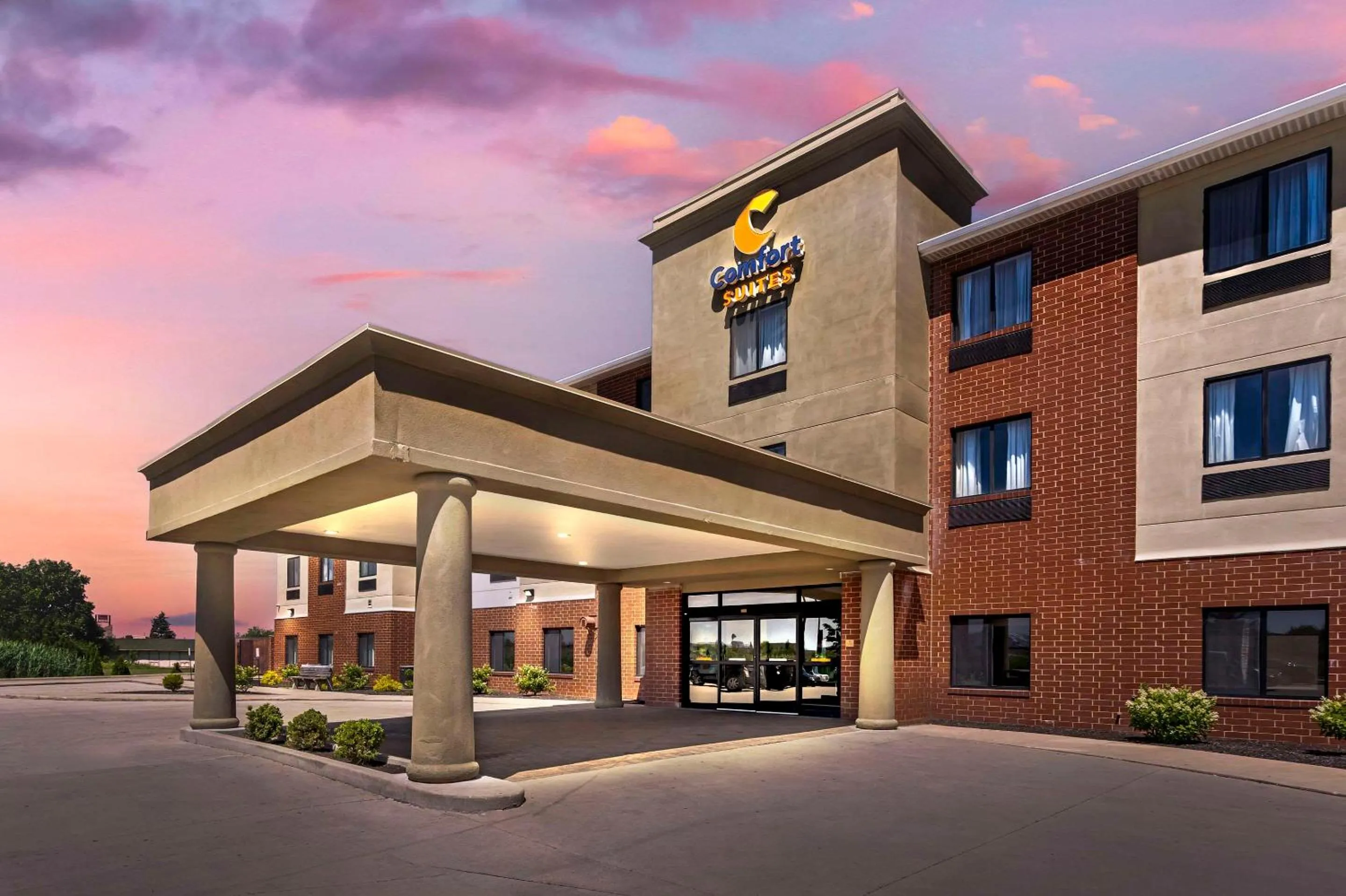 Property building in Comfort Suites Merrillville near US 30