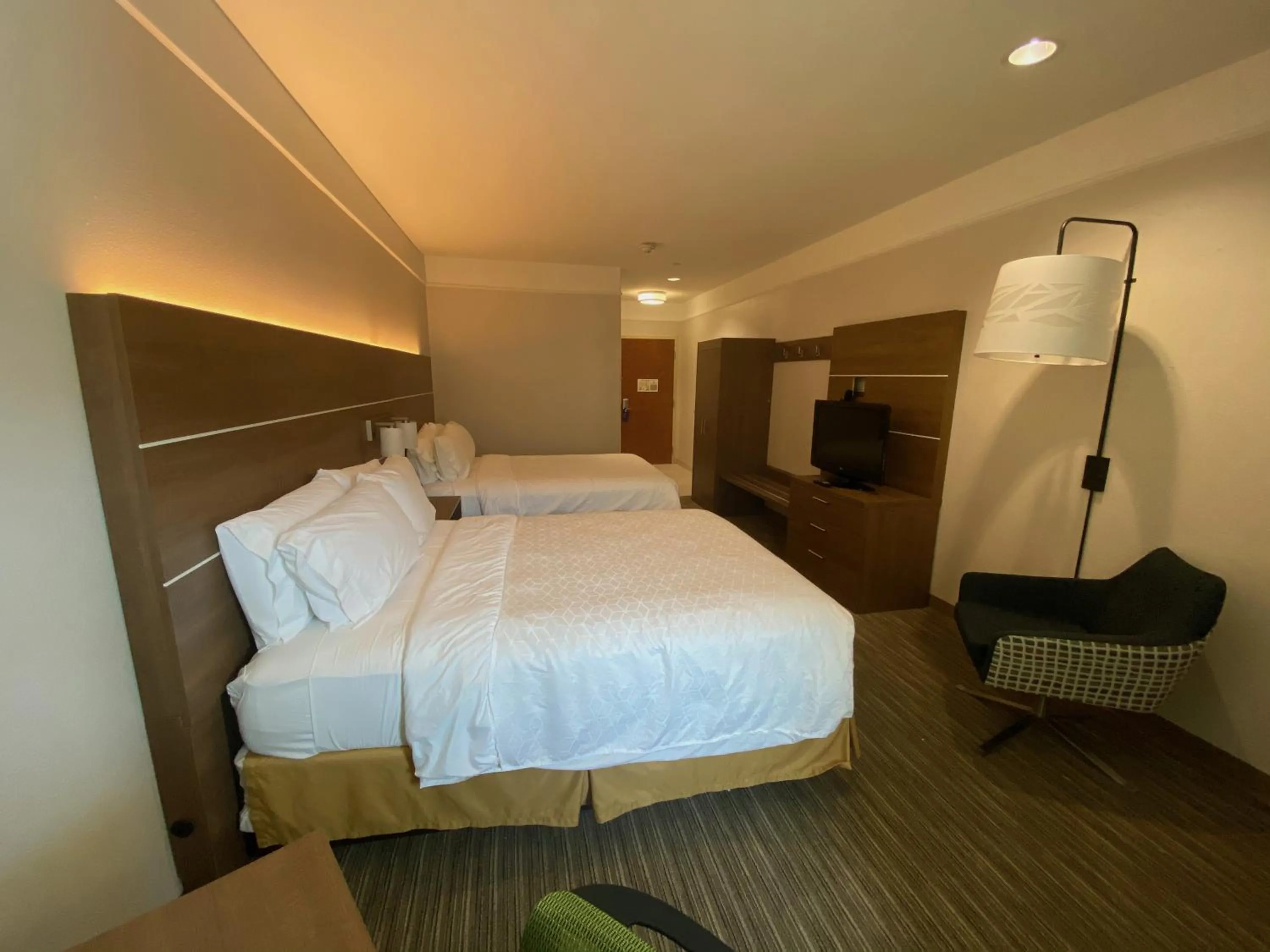 Photo of the whole room, Bed in Holiday Inn Express & Suites Galveston West-Seawall