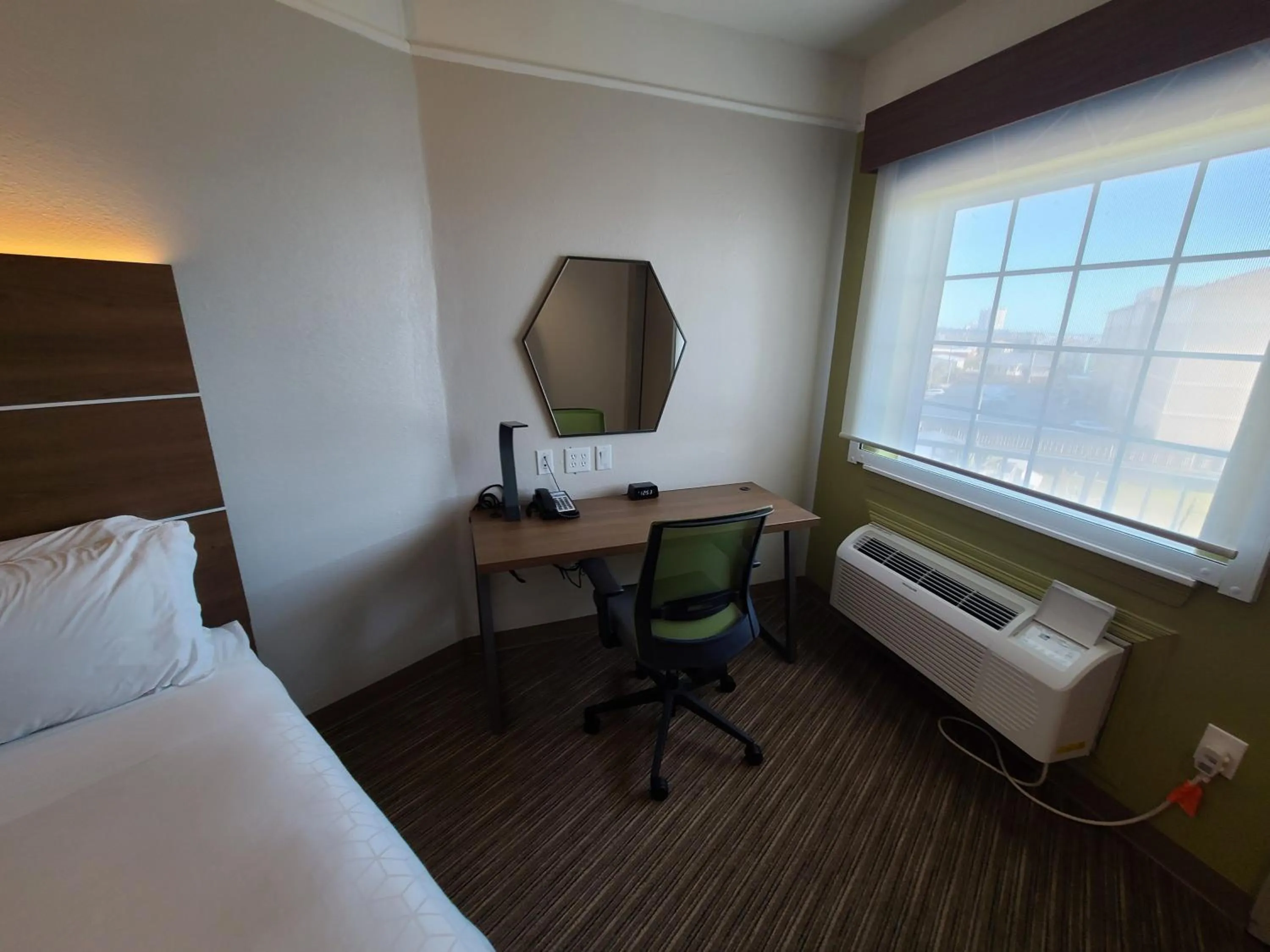 Photo of the whole room, Bed in Holiday Inn Express & Suites Galveston West-Seawall