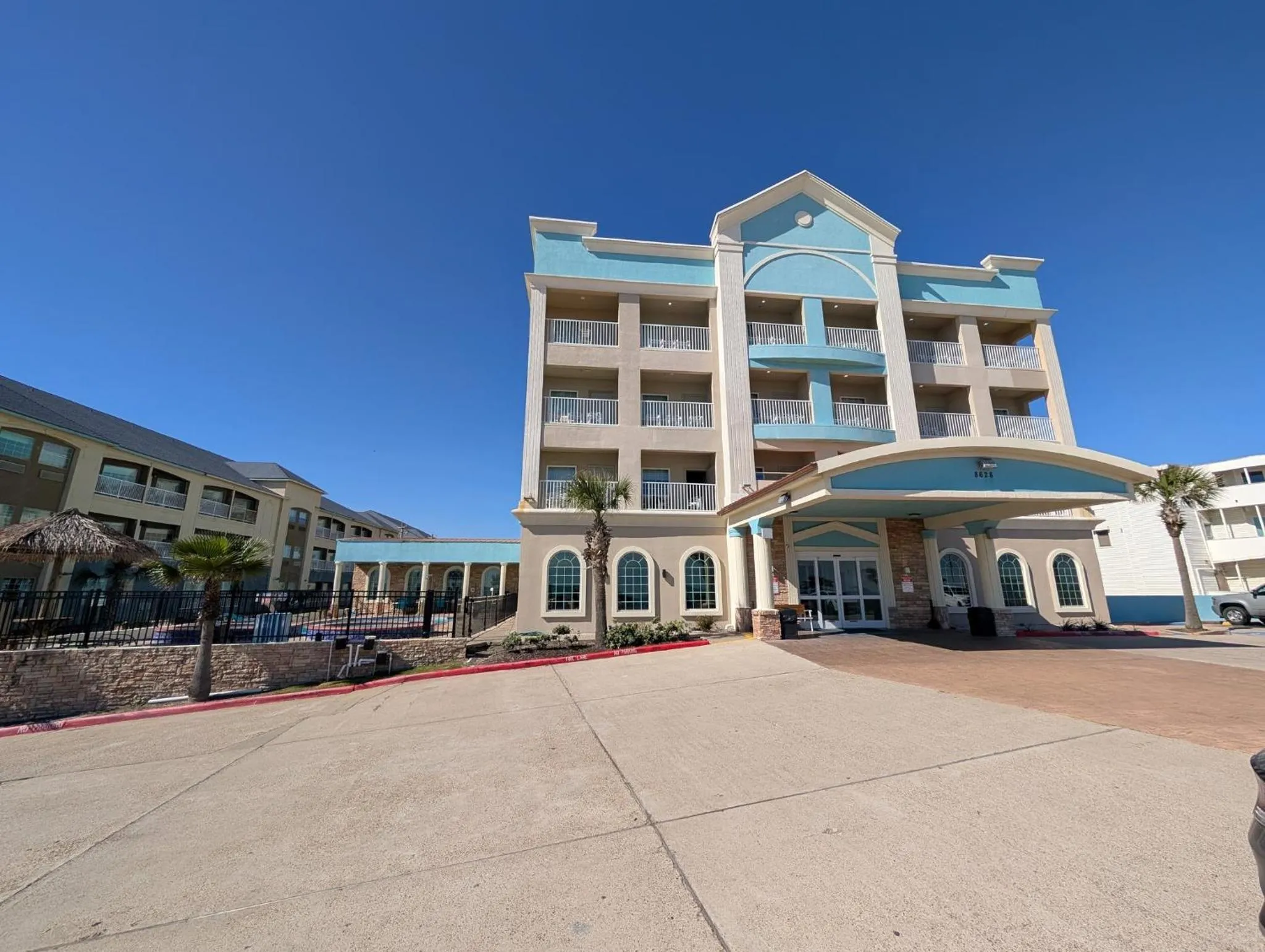Property building in Holiday Inn Express & Suites Galveston West-Seawall