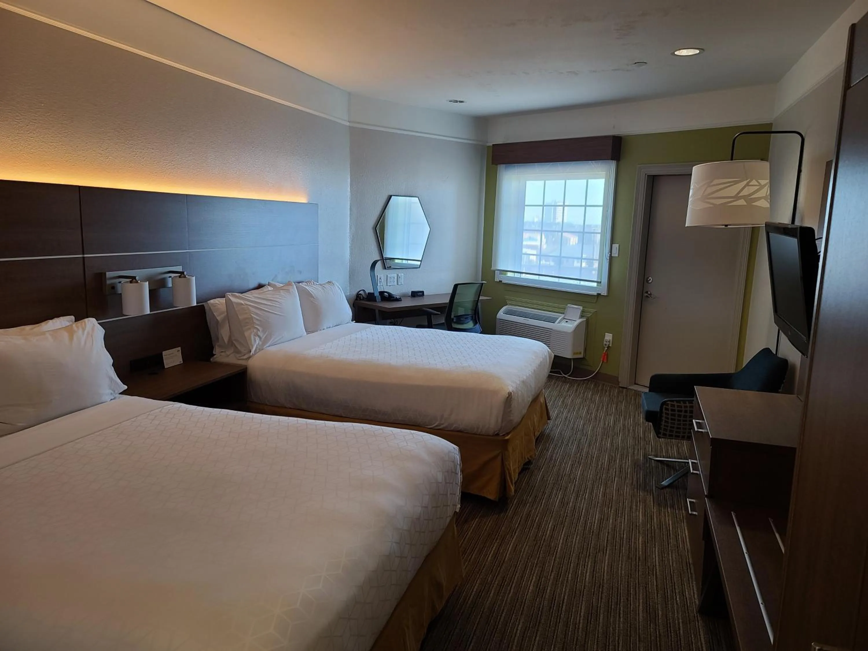 Photo of the whole room, Bed in Holiday Inn Express & Suites Galveston West-Seawall