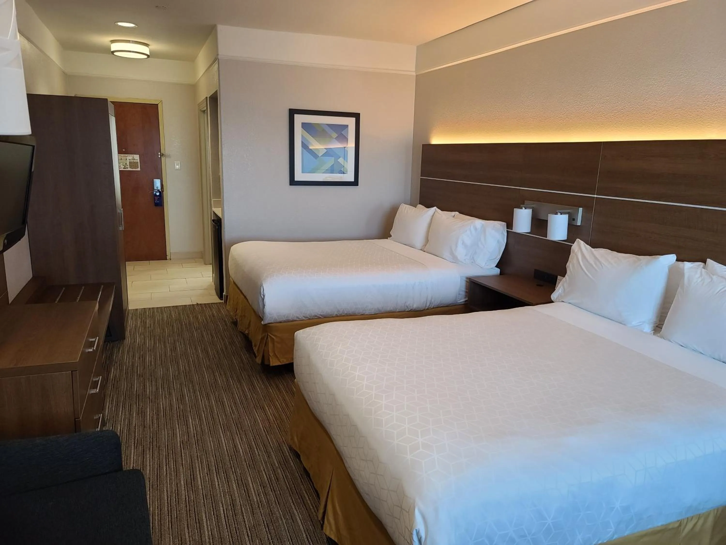 Photo of the whole room, Bed in Holiday Inn Express & Suites Galveston West-Seawall