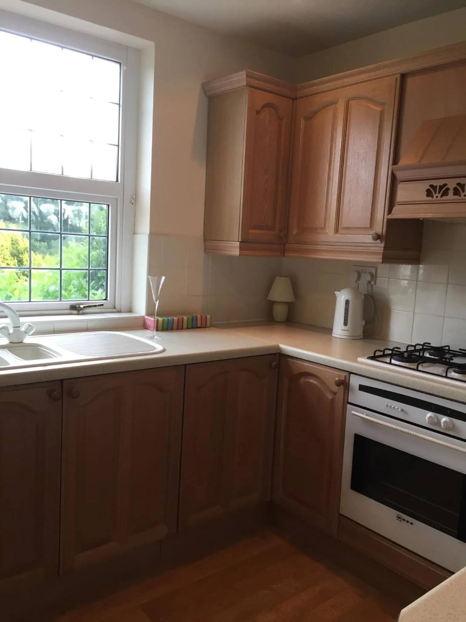 Kitchen or kitchenette in Wynberg House Bed & Breakfast Swansea
