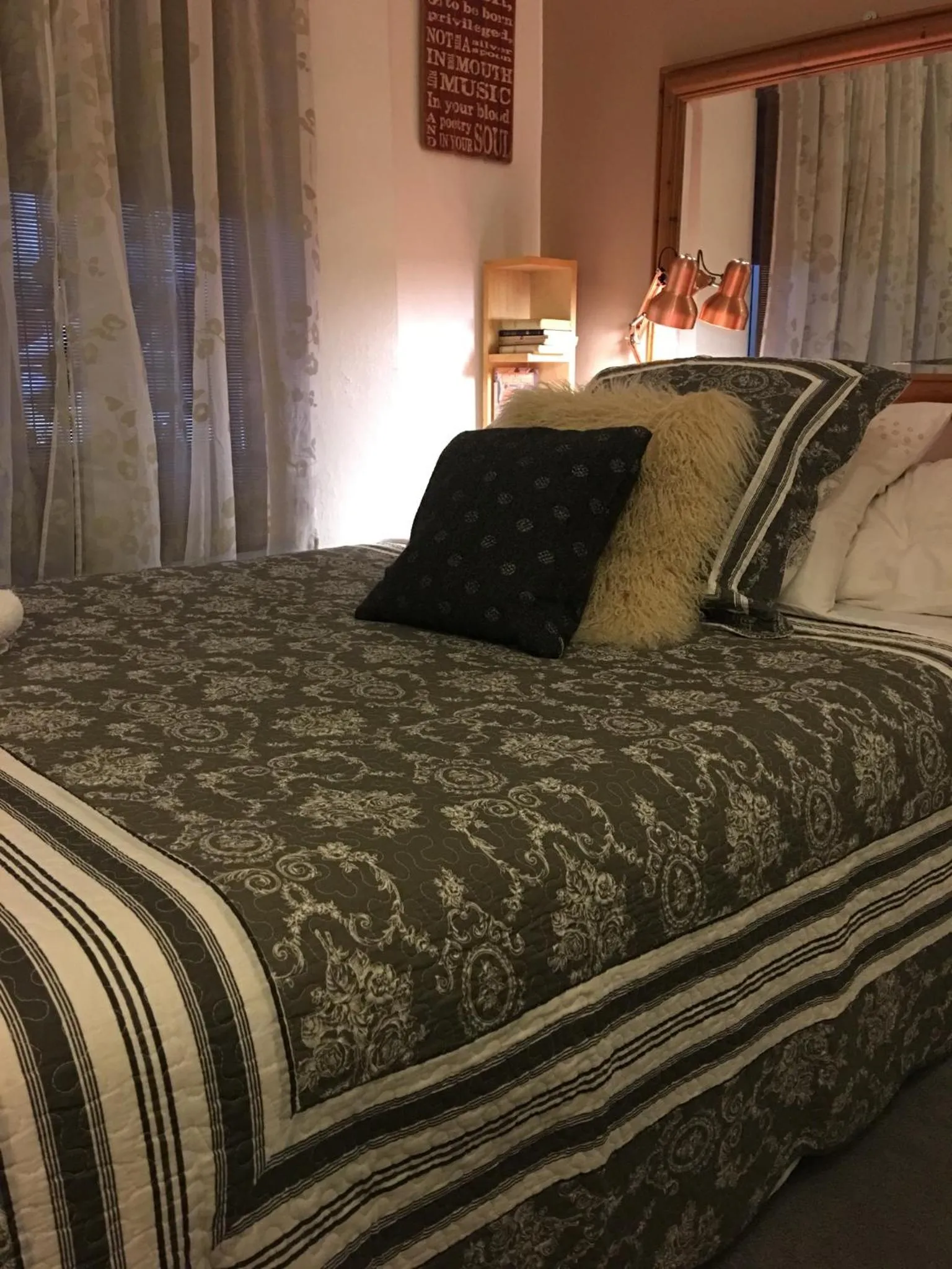 Bed in Wynberg House Bed & Breakfast Swansea