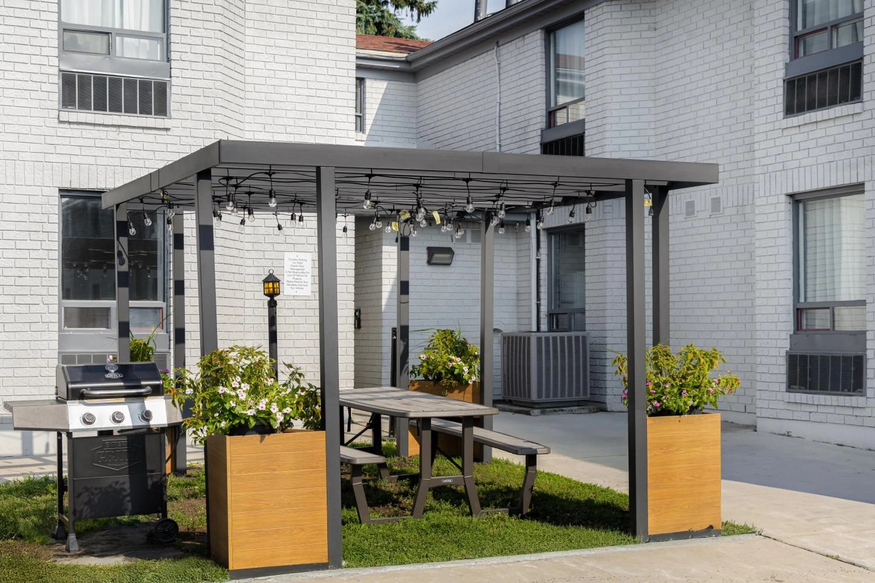 Property building in Spark by Hilton Brockville