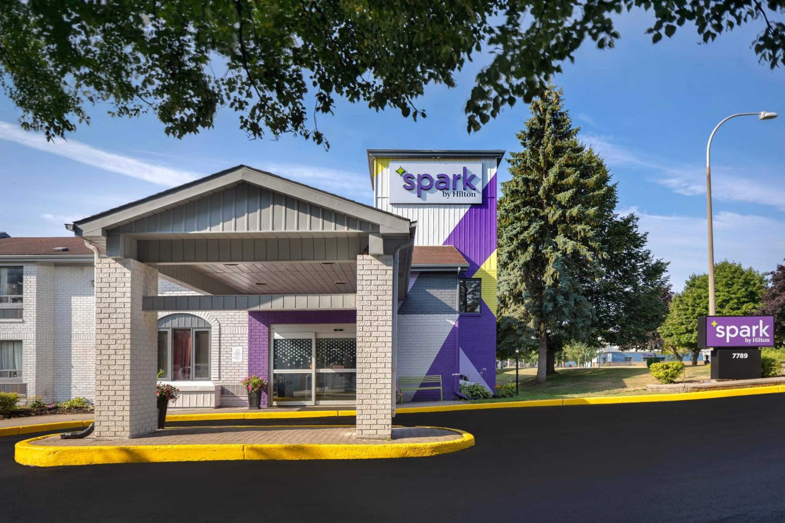 Property building in Spark by Hilton Brockville