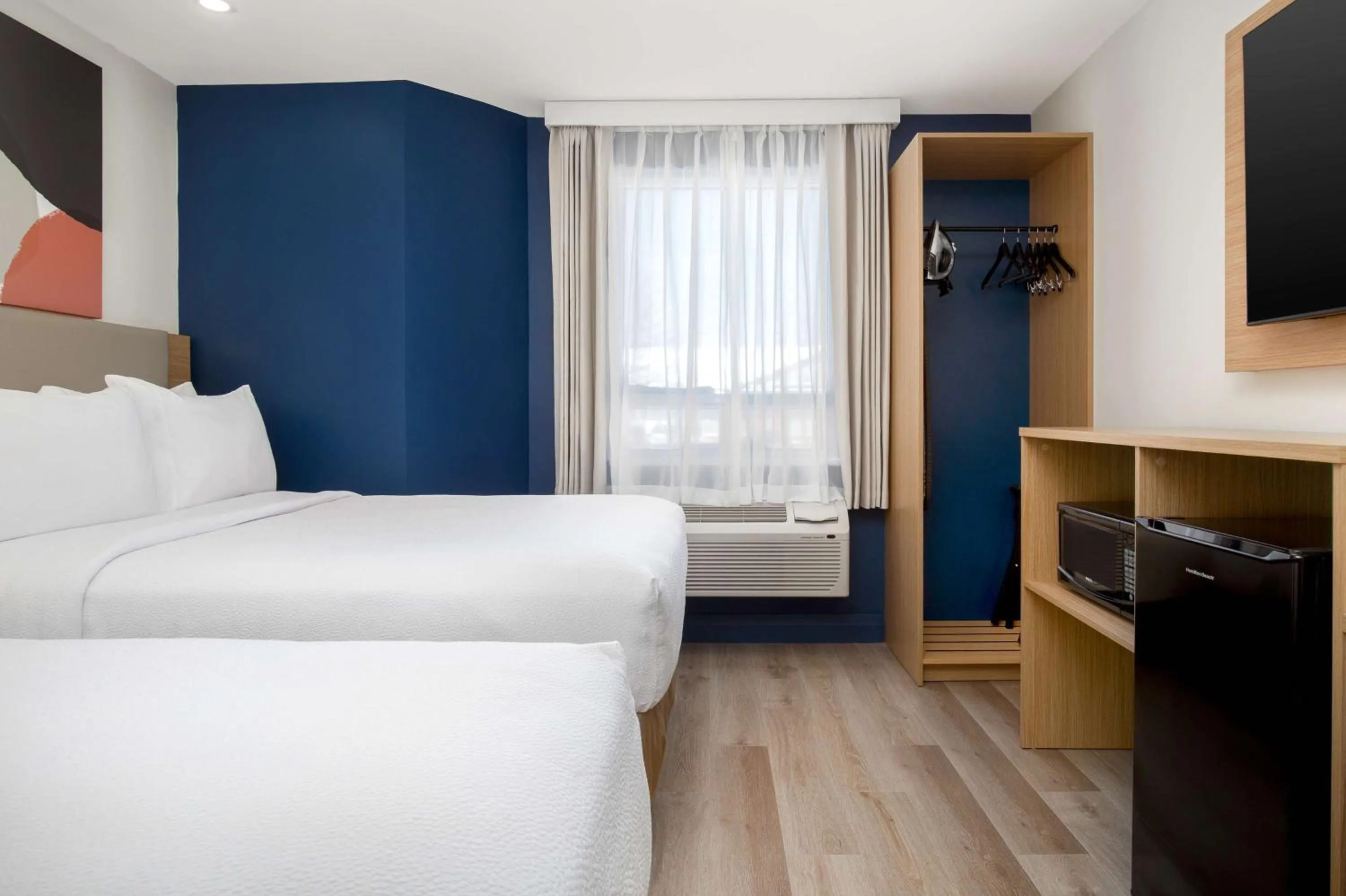 Bed in Spark by Hilton Brockville