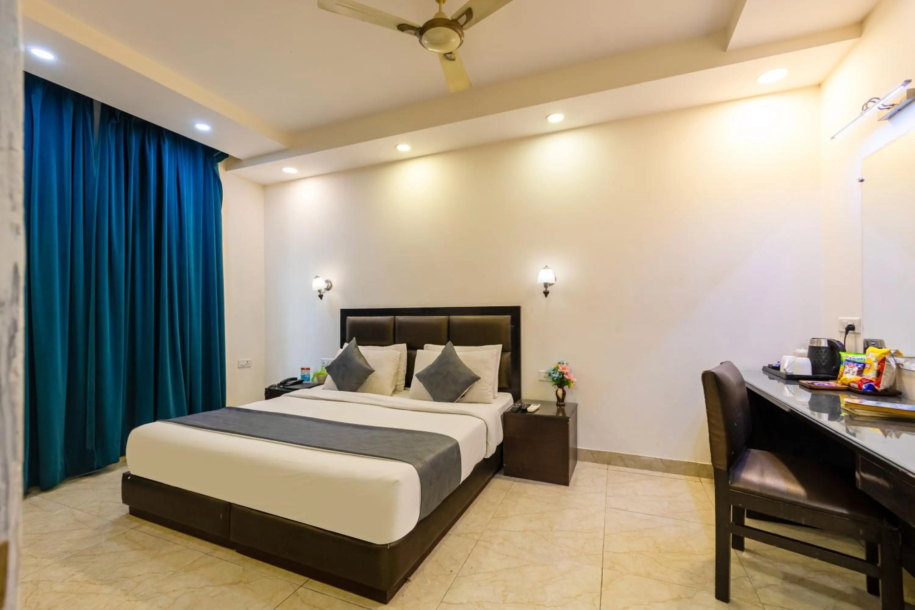 Bed in Hotel PK Residency Sector 18 Noida