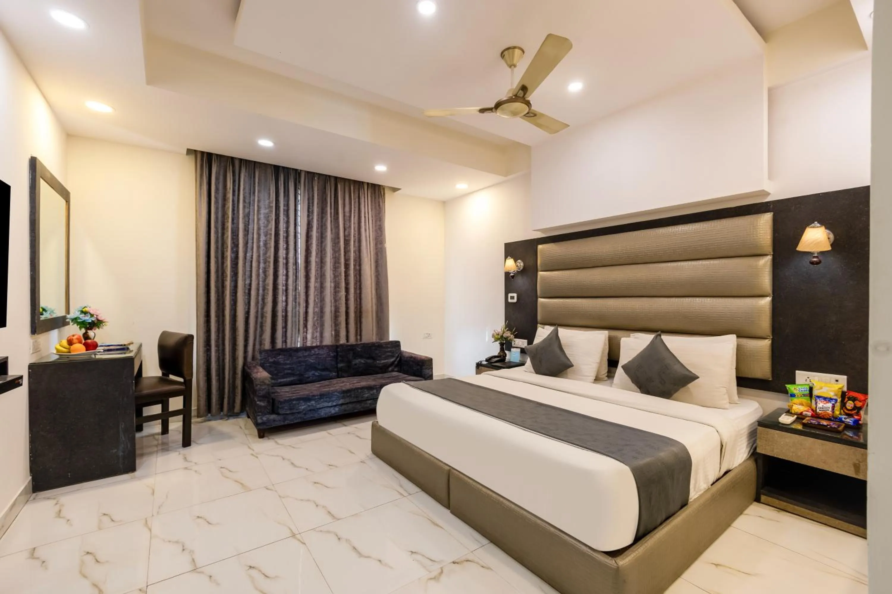 Bed in Hotel PK Residency Sector 18 Noida