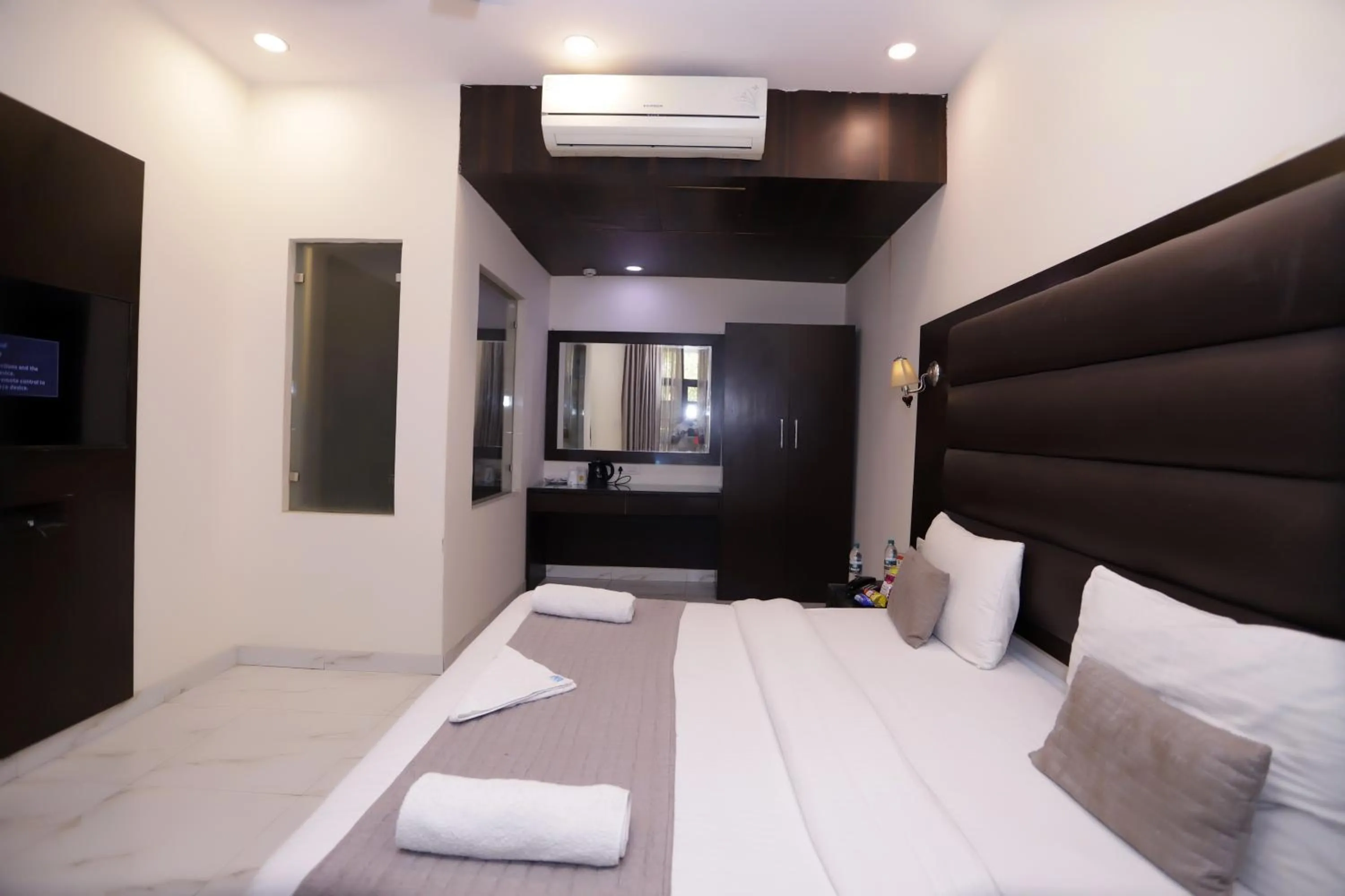 Bed in Hotel PK Residency Sector 18 Noida