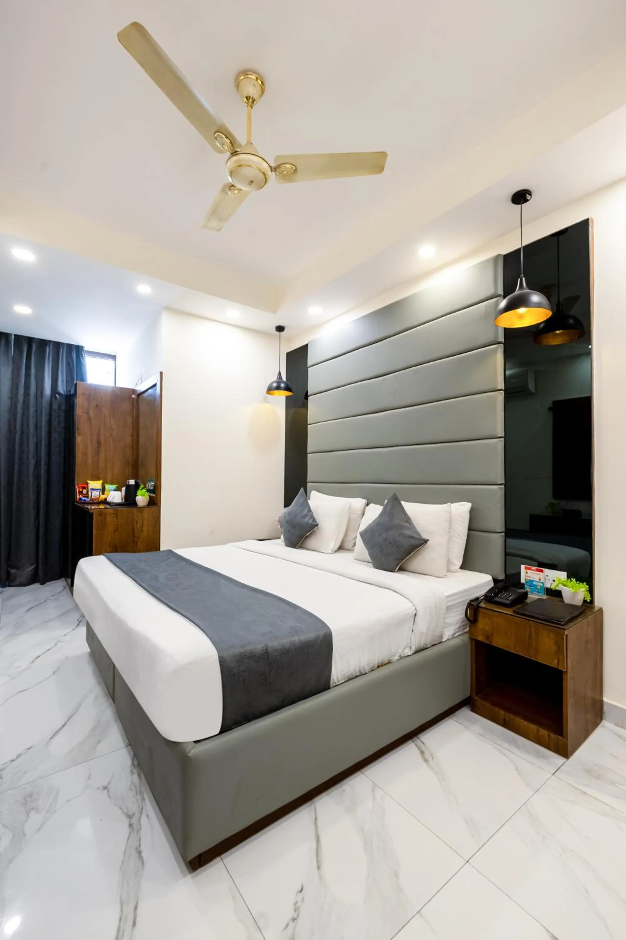 Bed in Hotel PK Residency Sector 18 Noida