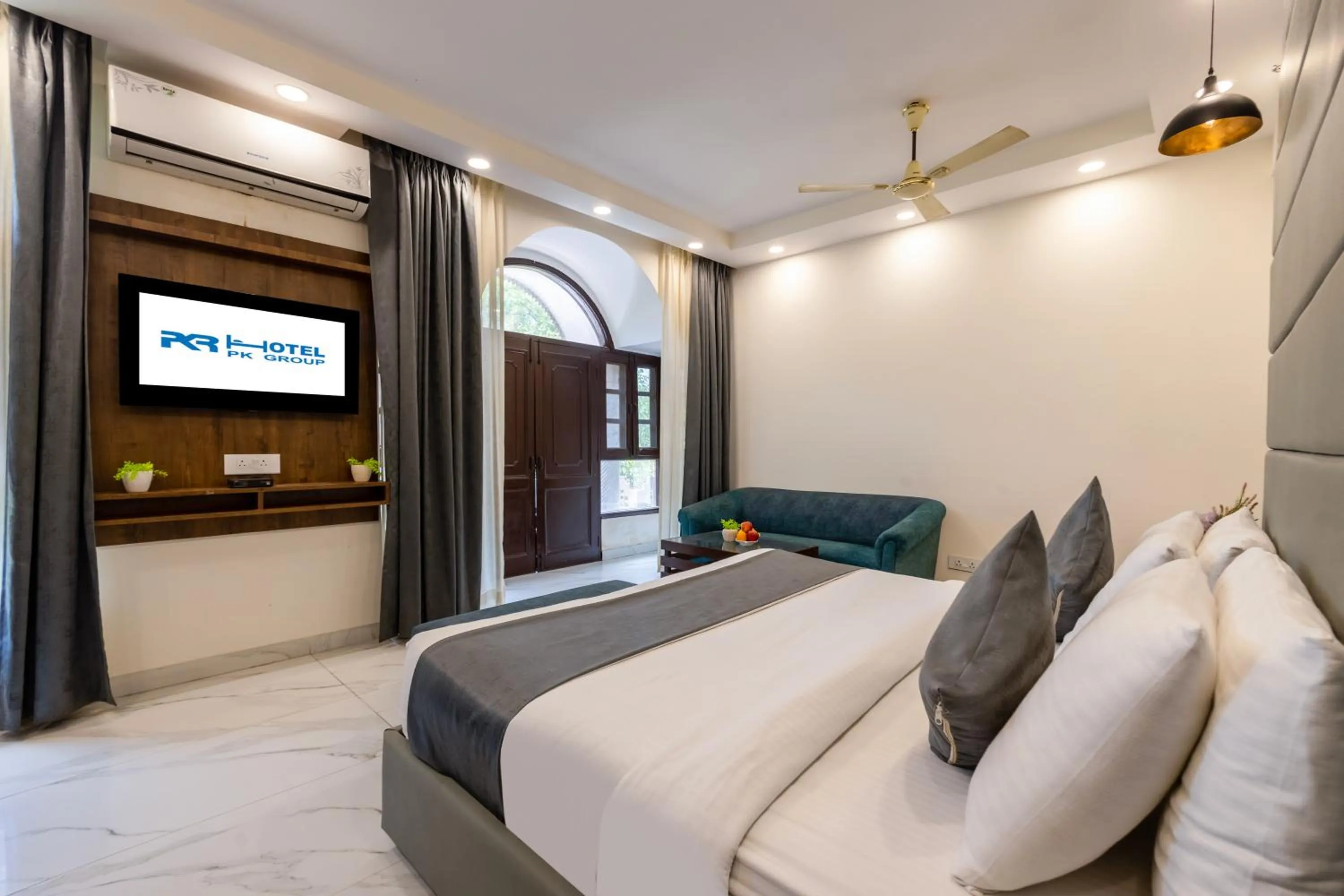 Bed in Hotel PK Residency Sector 18 Noida