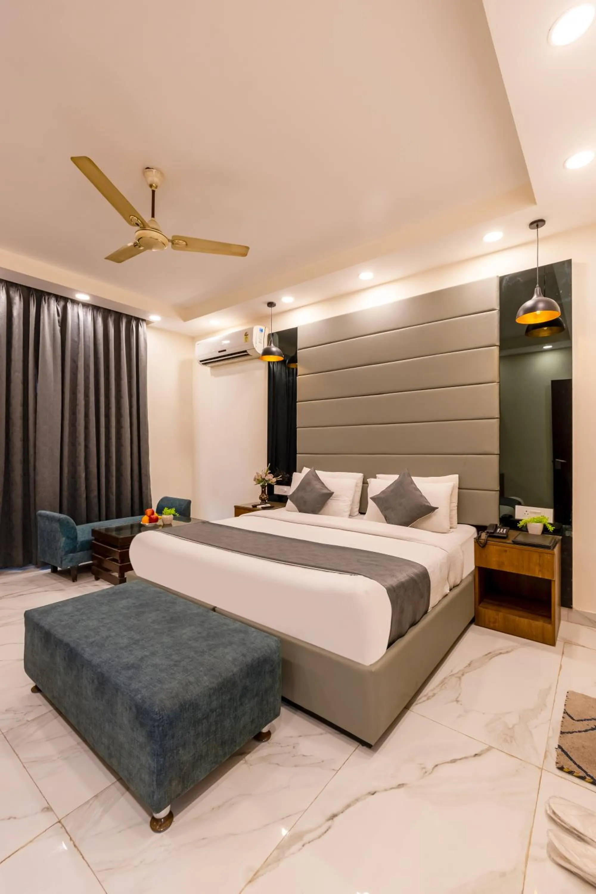 Bed in Hotel PK Residency Sector 18 Noida