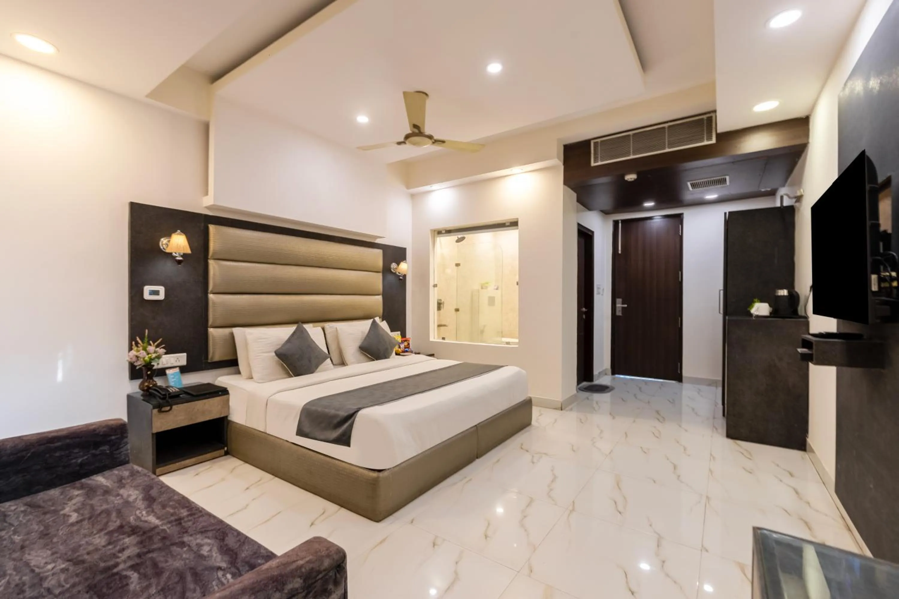Bed in Hotel PK Residency Sector 18 Noida