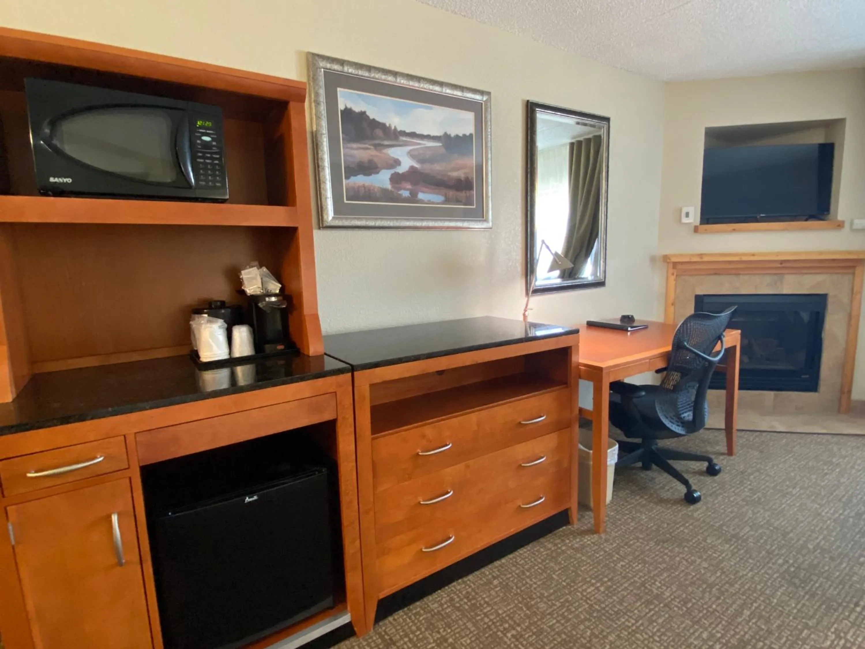 Seating area in MountainView Lodge and Suites