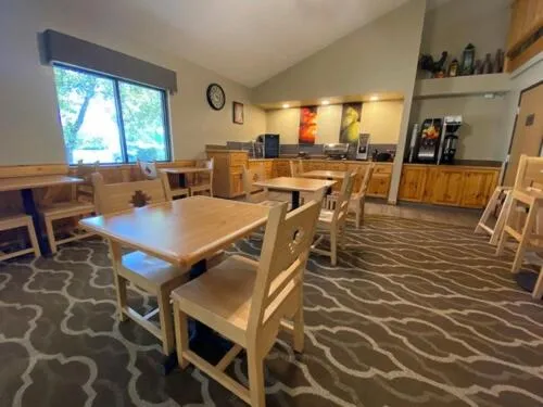 Breakfast in MountainView Lodge and Suites