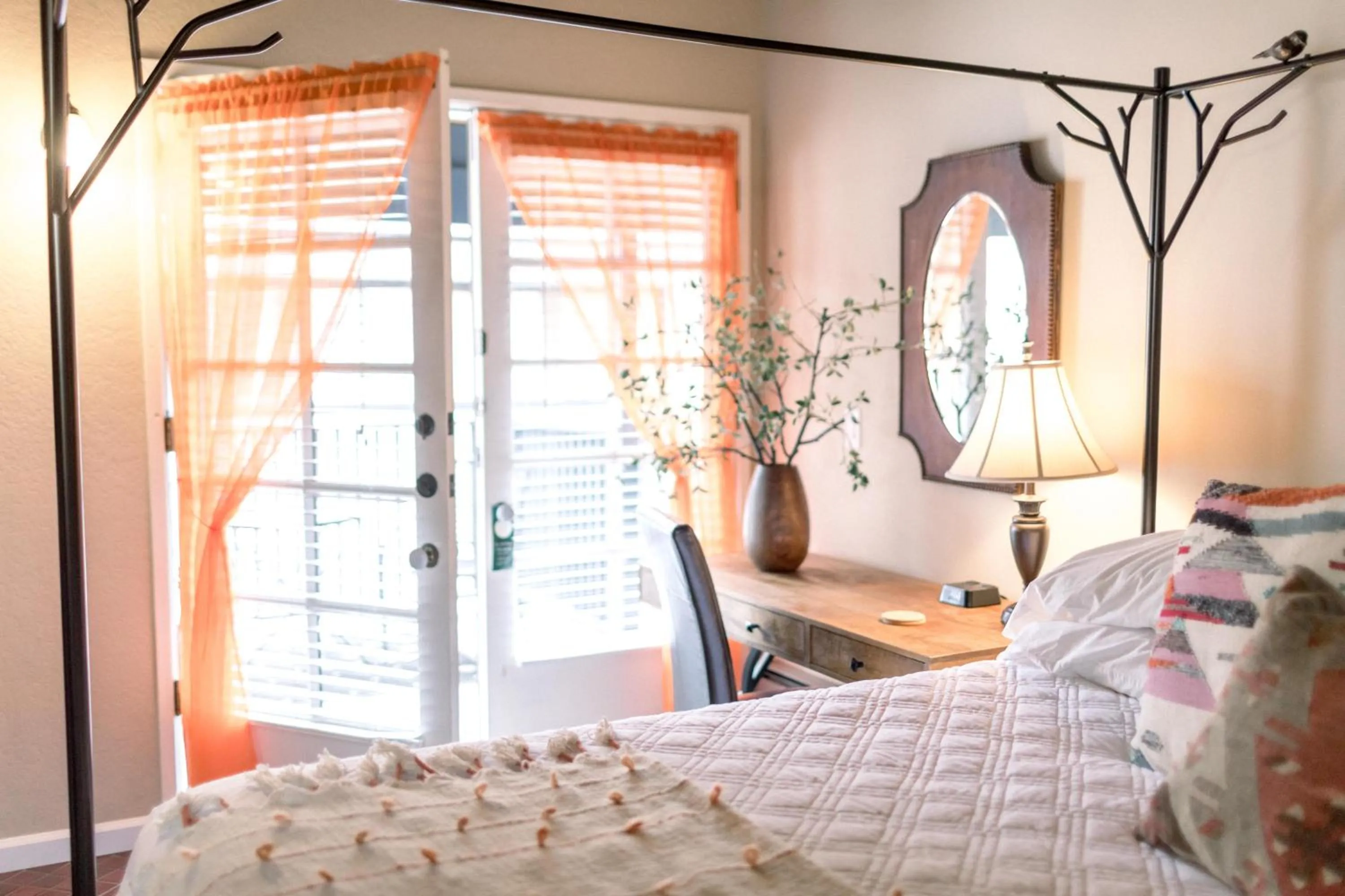 Bedroom, Bed in Merritt House Hotel