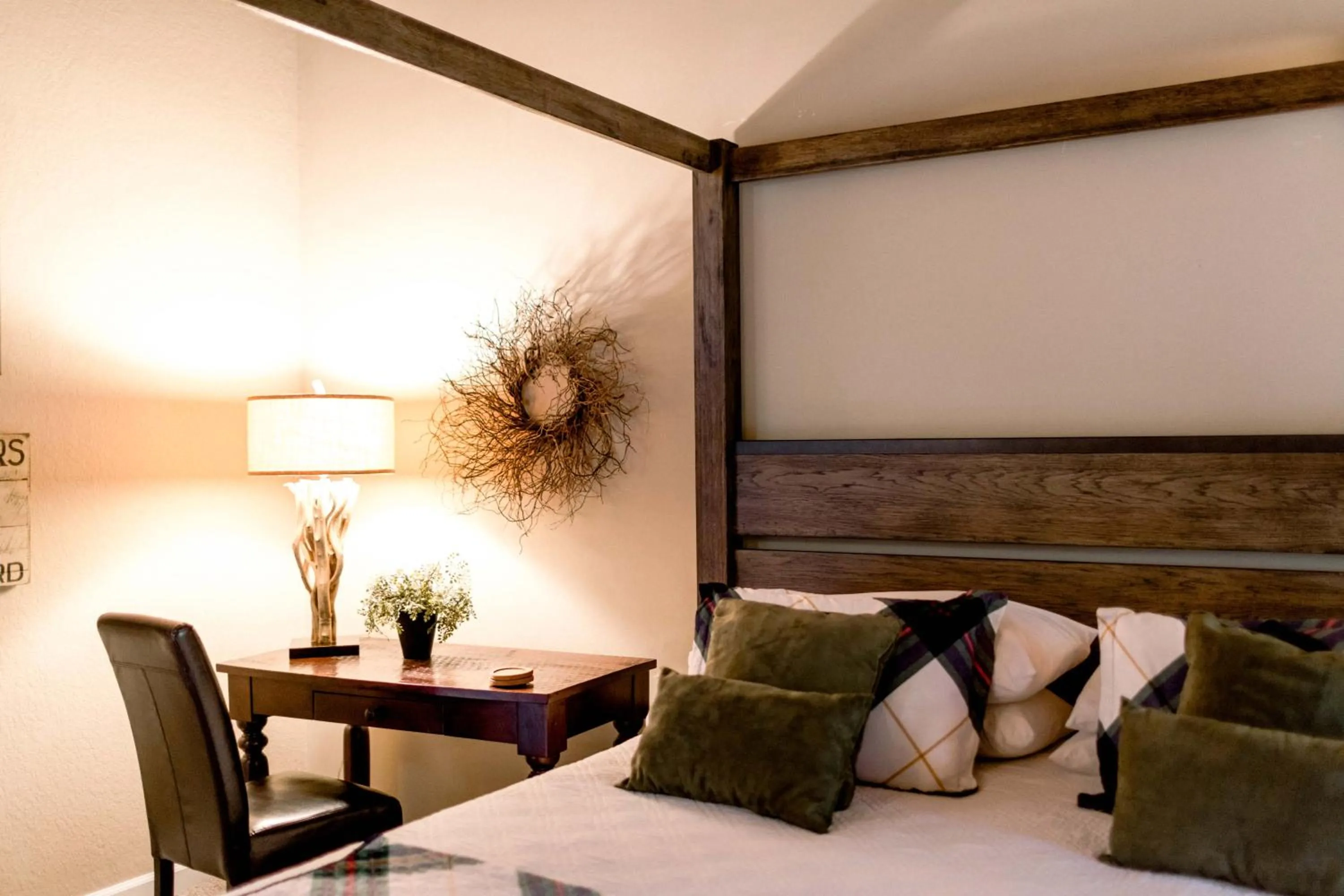 Bedroom, Bed in Merritt House Hotel