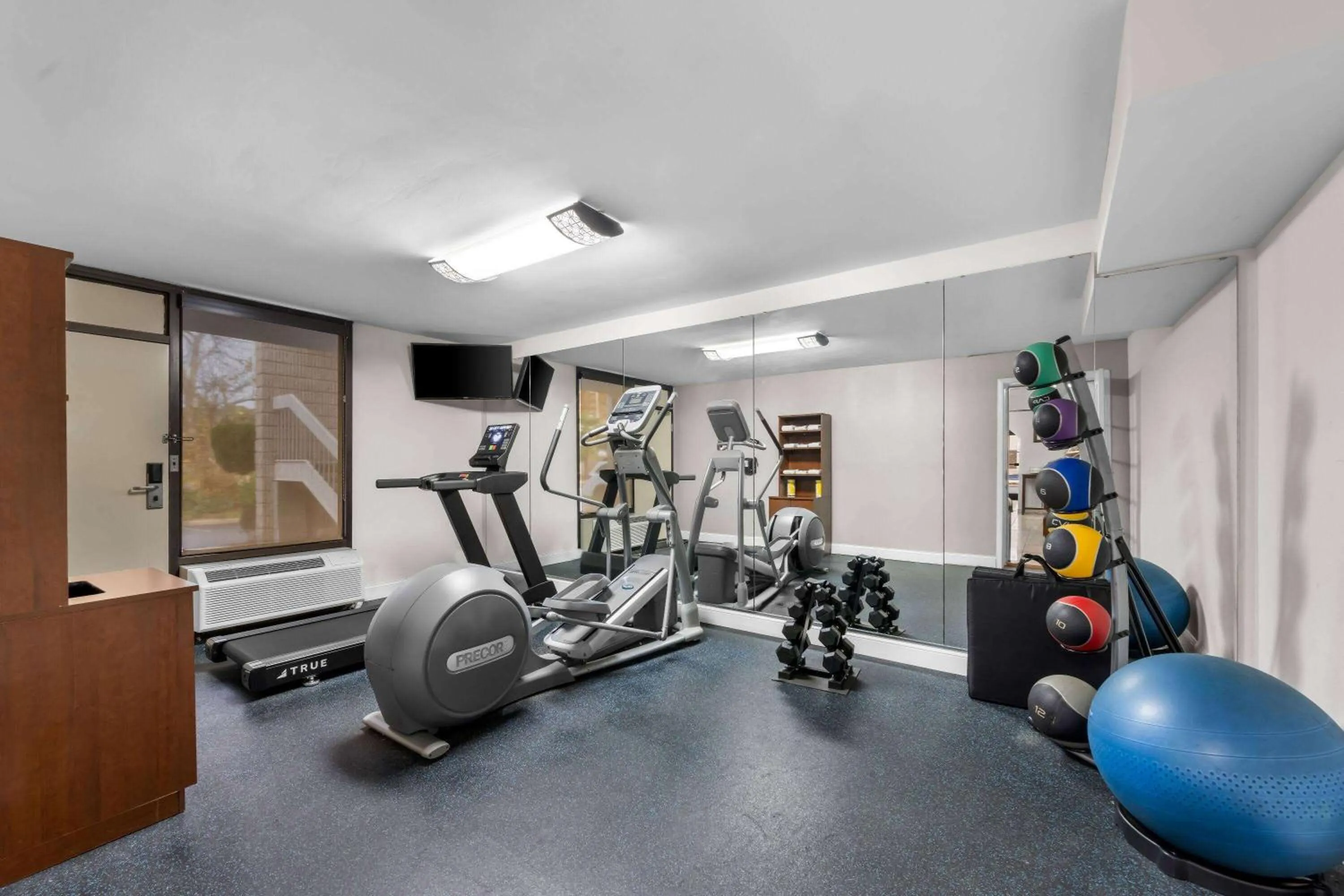Fitness centre/facilities in Days Inn by Wyndham Raleigh Midtown