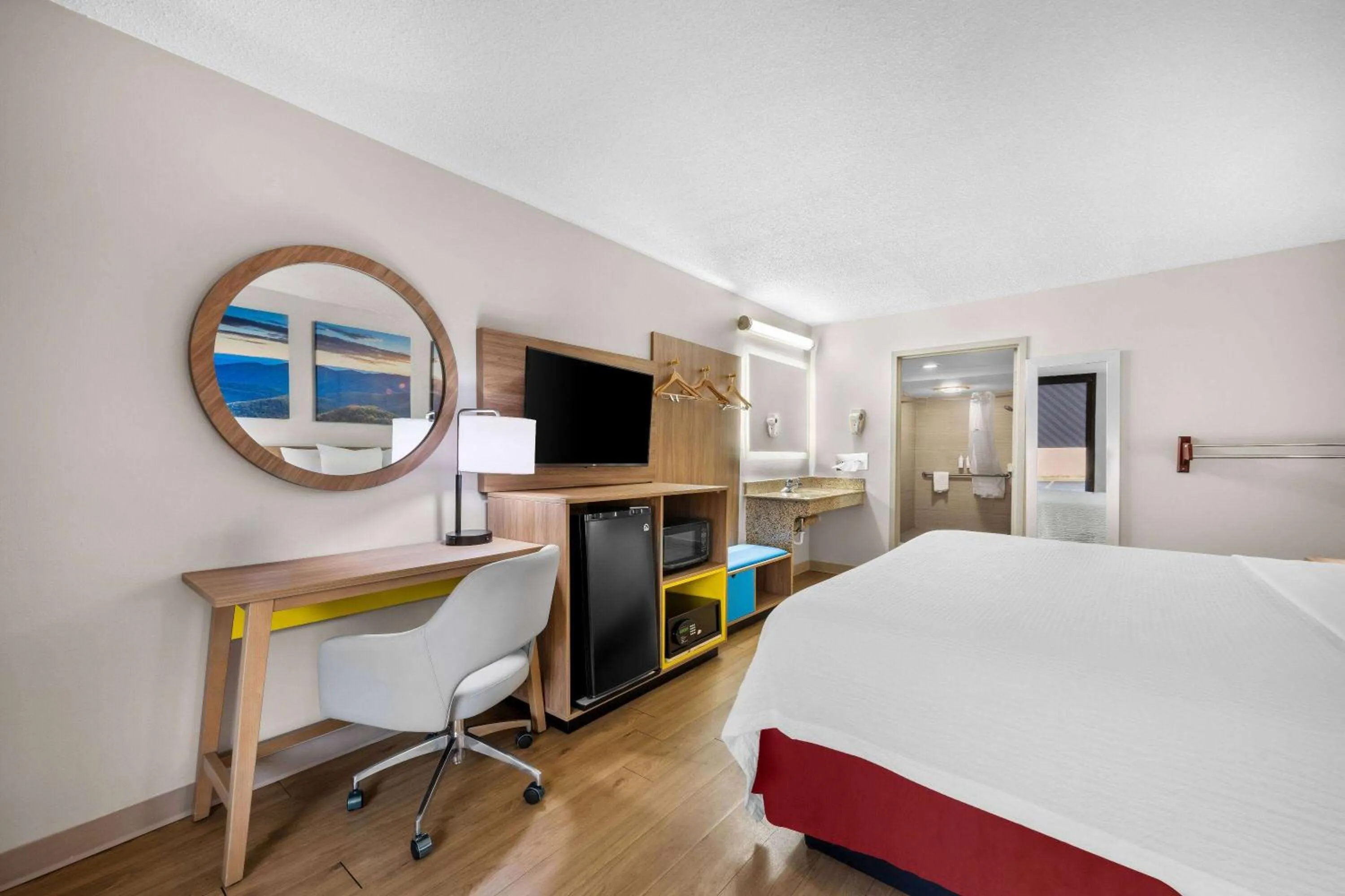 Bed in Days Inn by Wyndham Raleigh Midtown