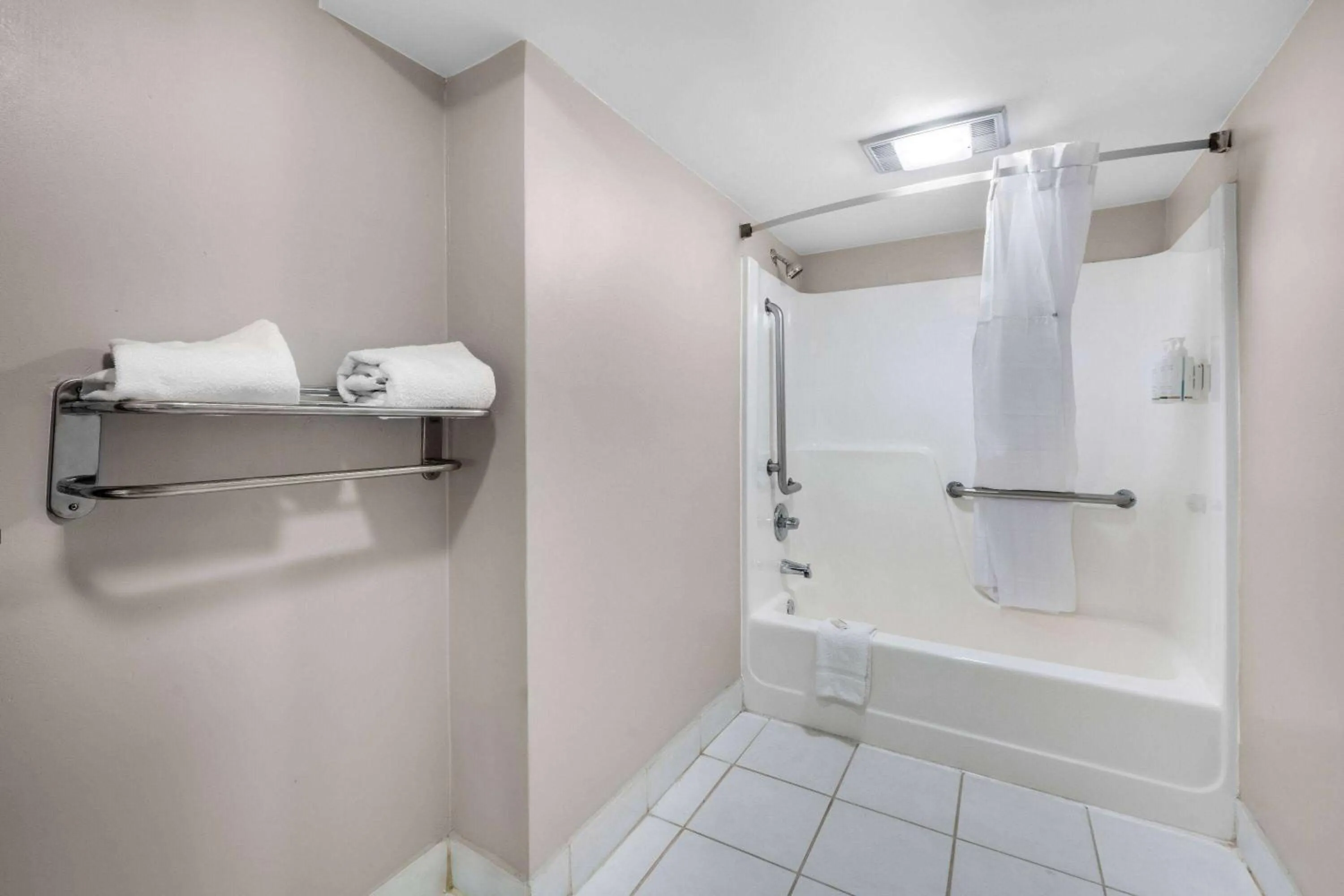 Bathroom in Days Inn by Wyndham Raleigh Midtown