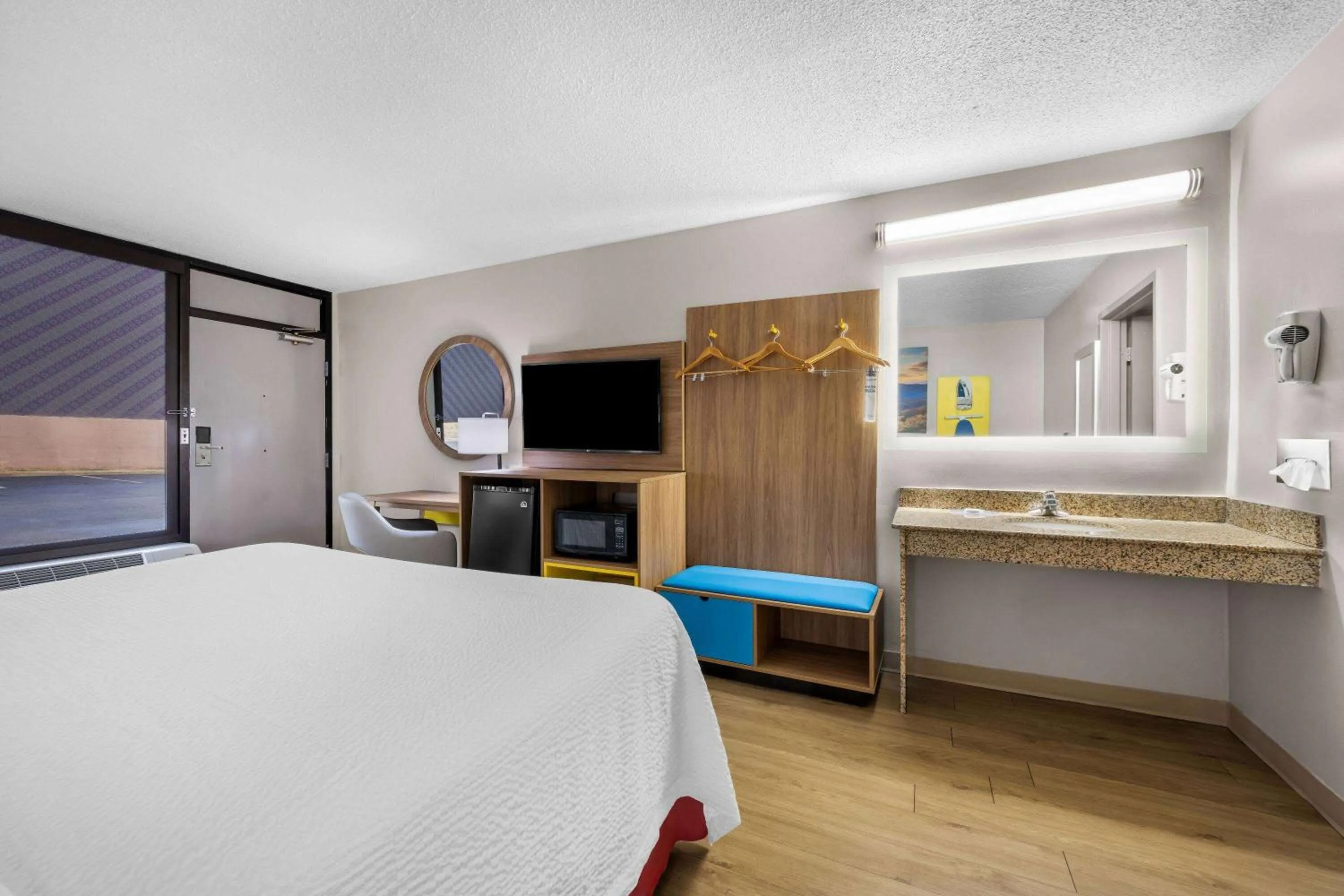 Bed in Days Inn by Wyndham Raleigh Midtown