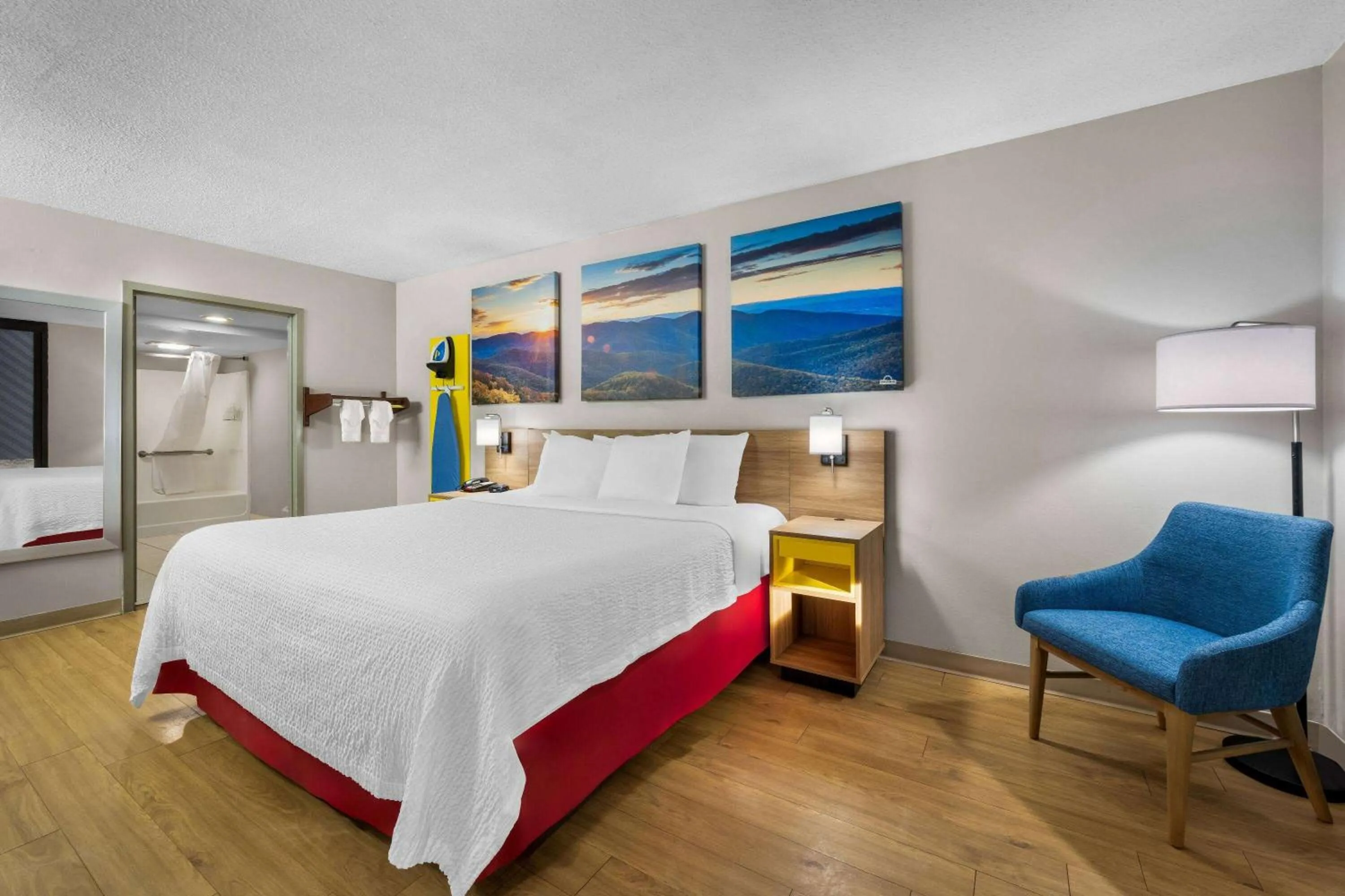 Bed in Days Inn by Wyndham Raleigh Midtown