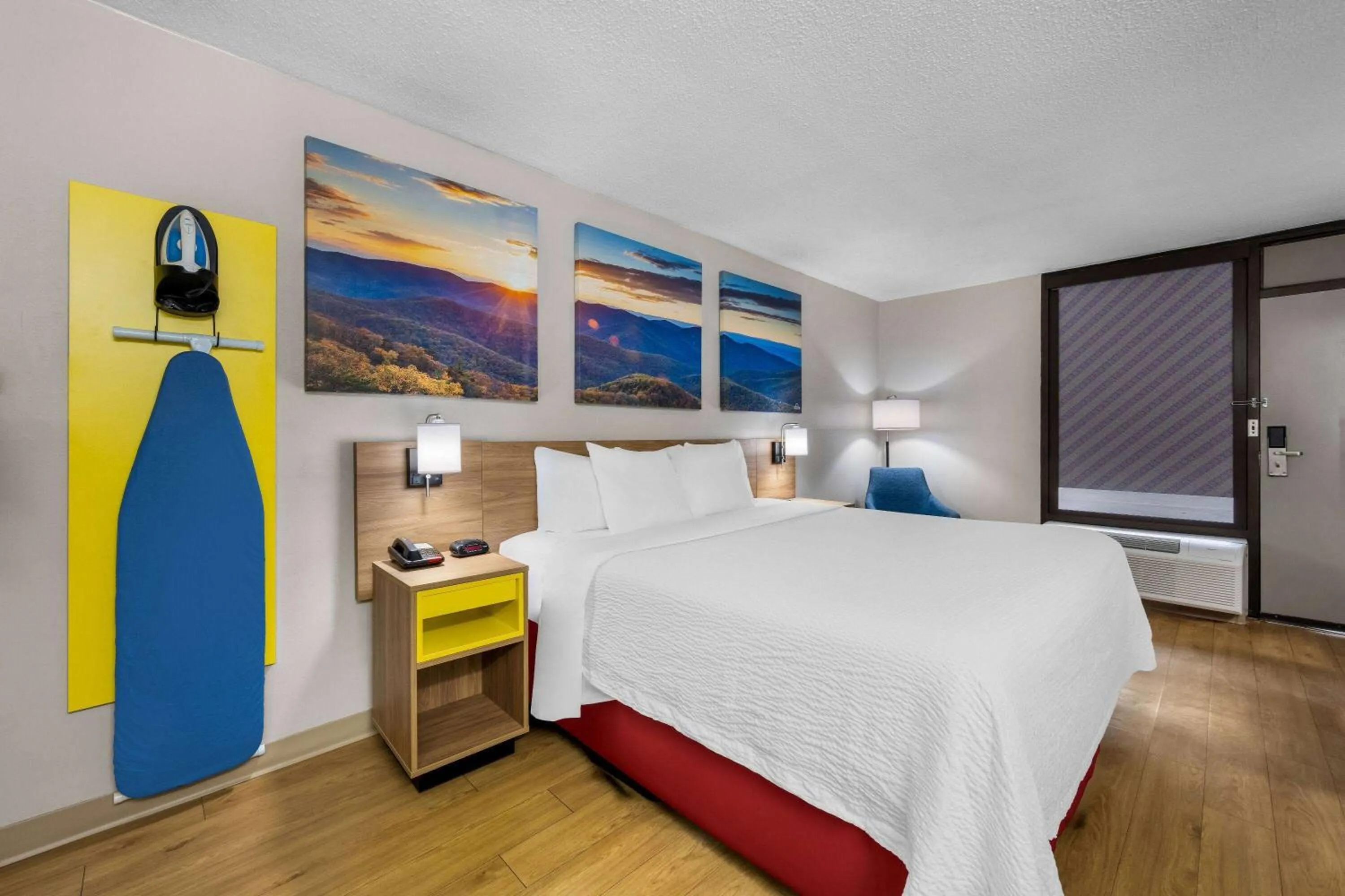 Bed in Days Inn by Wyndham Raleigh Midtown