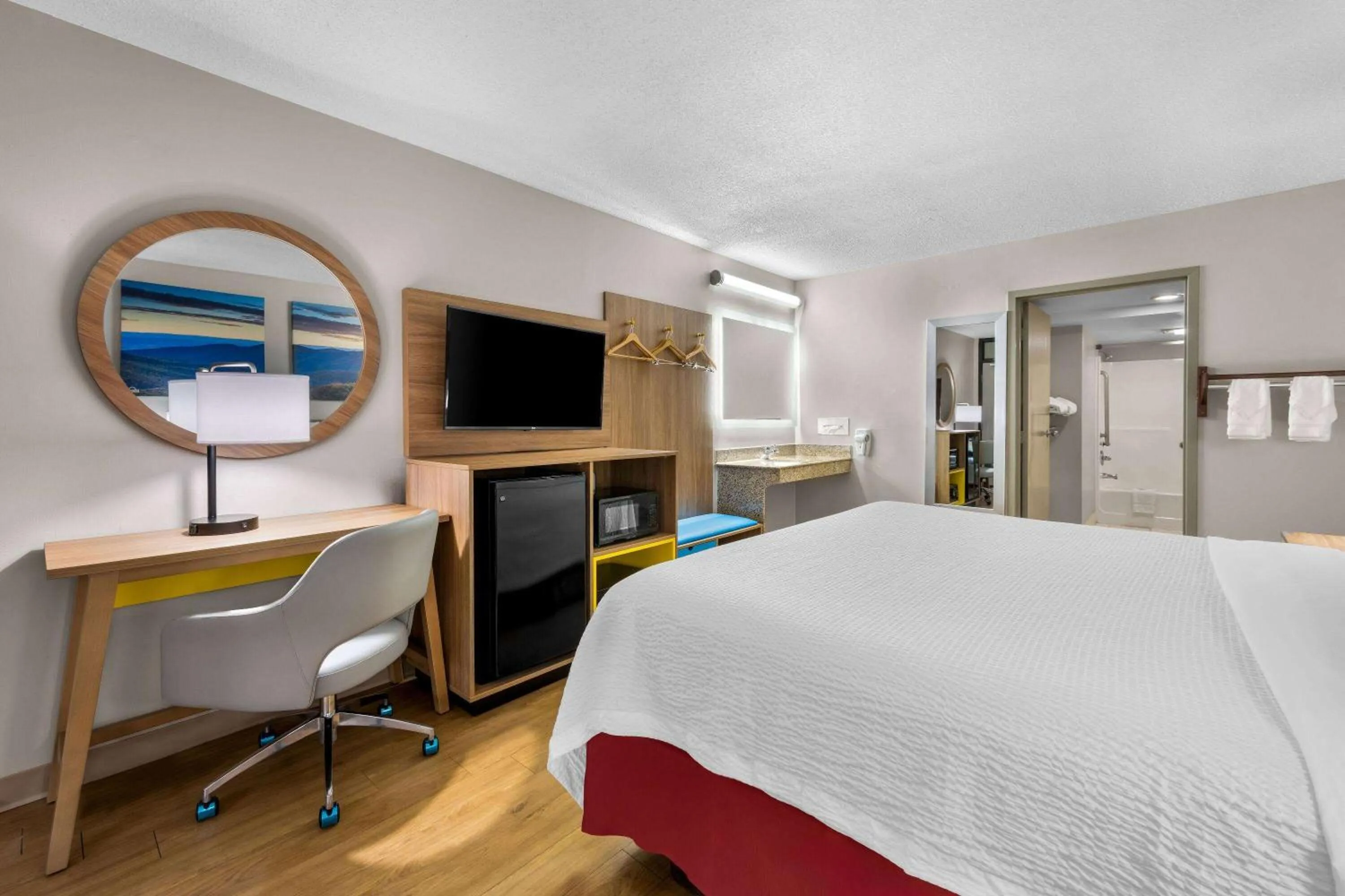 Bed in Days Inn by Wyndham Raleigh Midtown