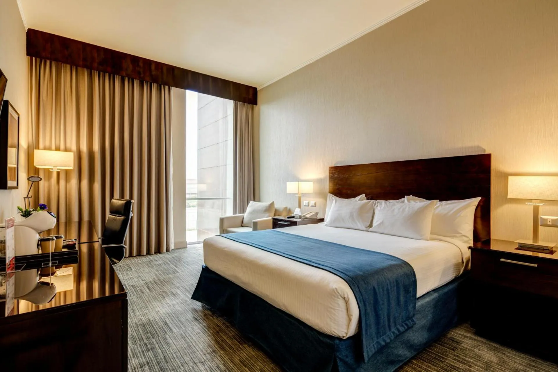 Bed in Wyndham Santiago Aeropuerto