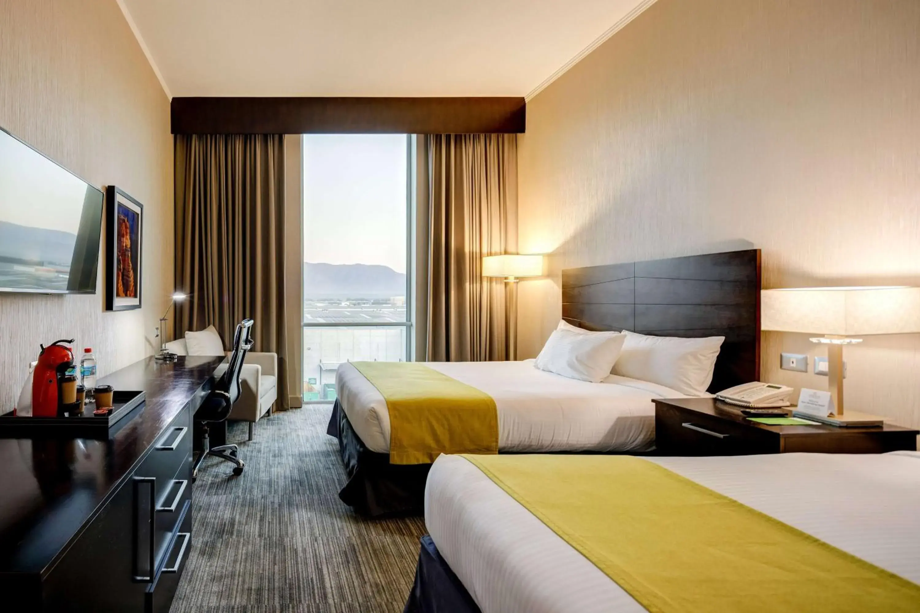 Queen Room with Two Queen Beds - Non-Smoking in La Quinta by Wyndham Santiago Aeropuerto Queen Room with Two Queen Beds - Non-Smoking in La Quinta by Wyndham Santiago Aeropuerto