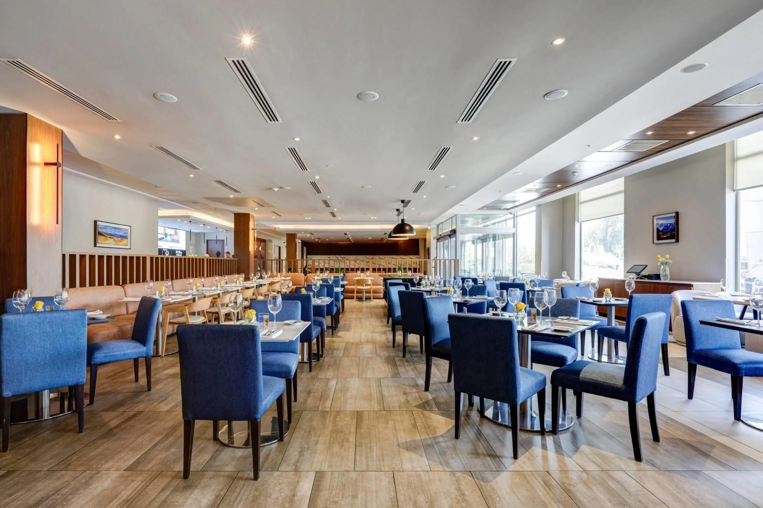 Restaurant/places to eat in Wyndham Santiago Aeropuerto