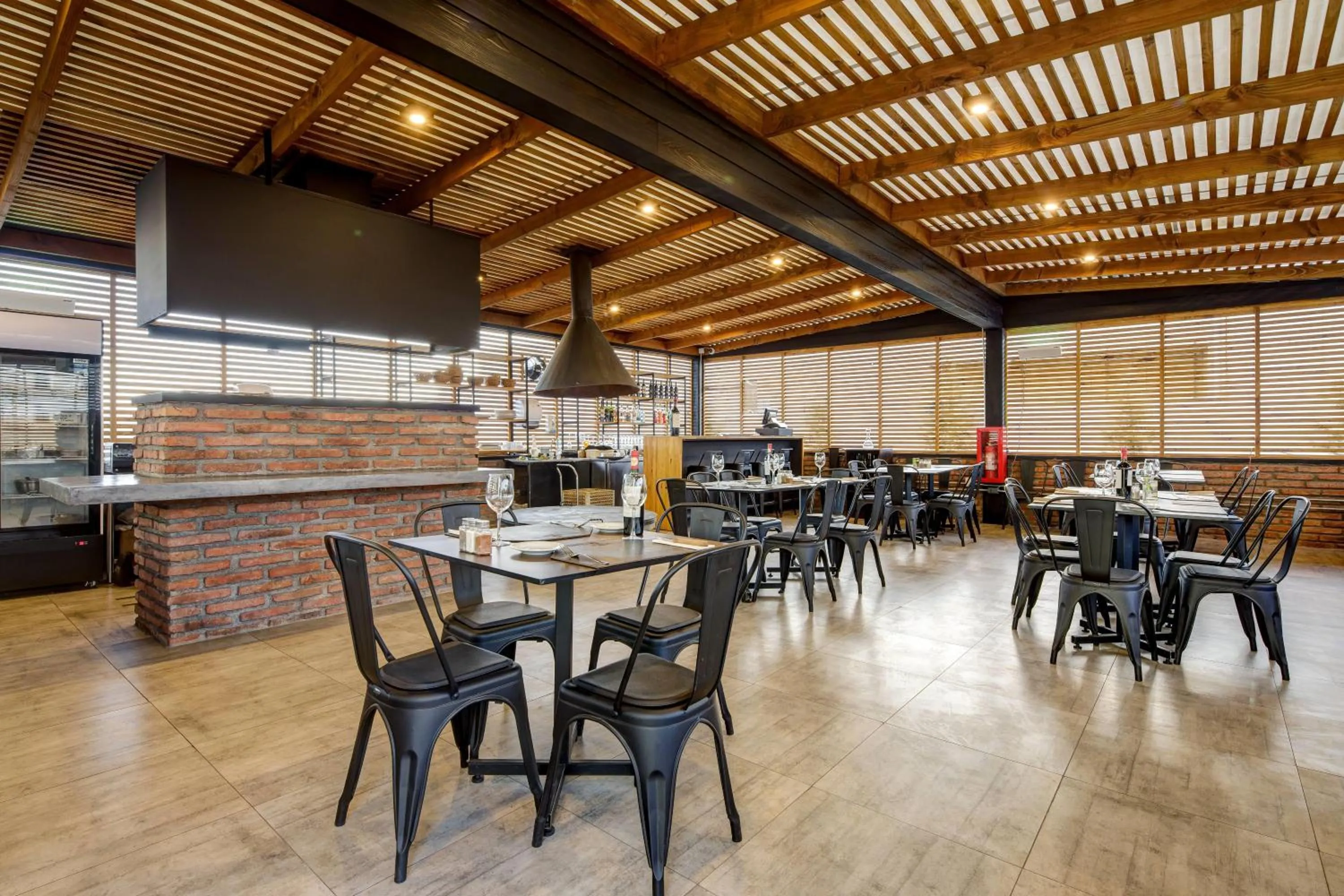 Restaurant/places to eat in Wyndham Santiago Aeropuerto