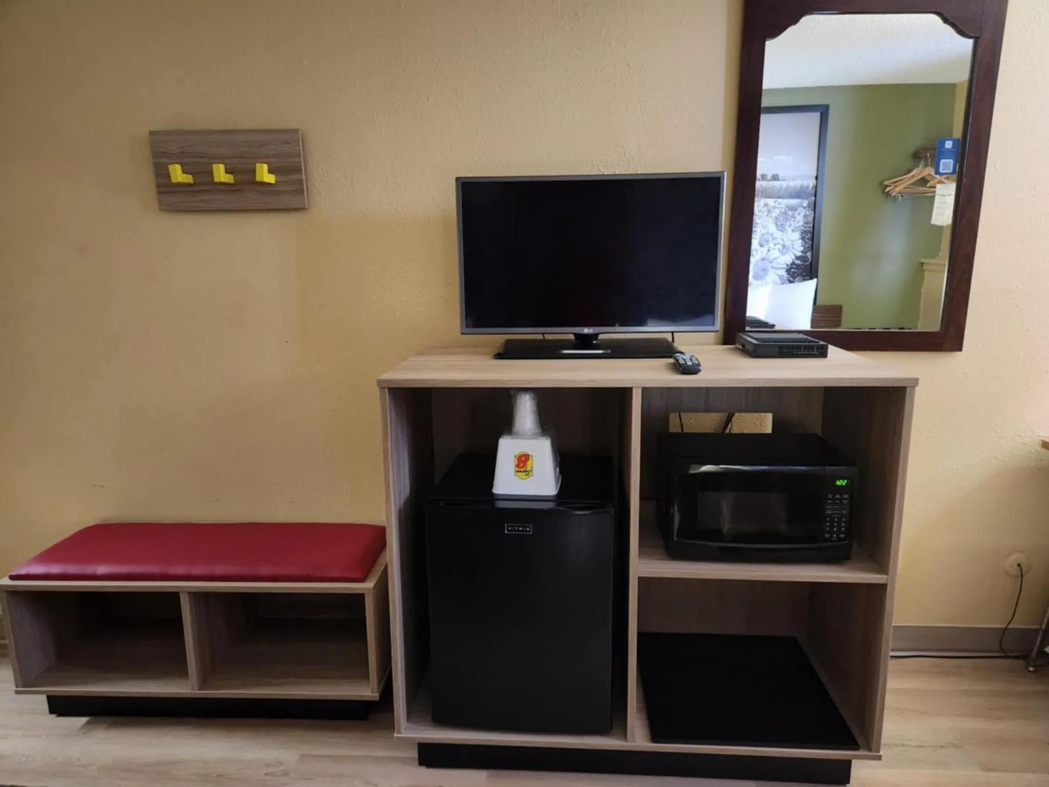 Communal lounge/ TV room in Super 8 by Wyndham Craig