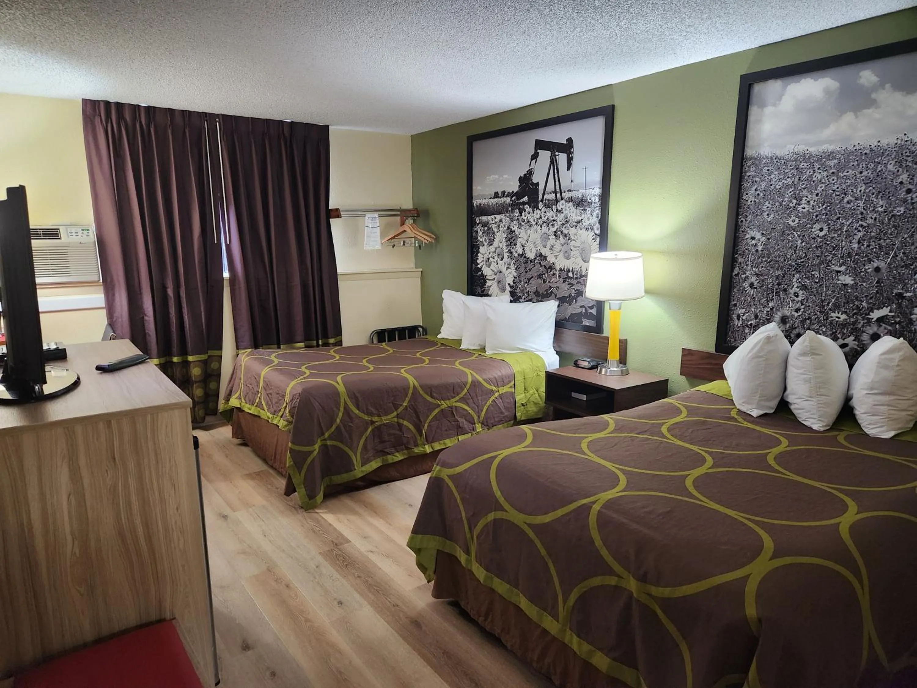 Bedroom, Bed in Super 8 by Wyndham Craig