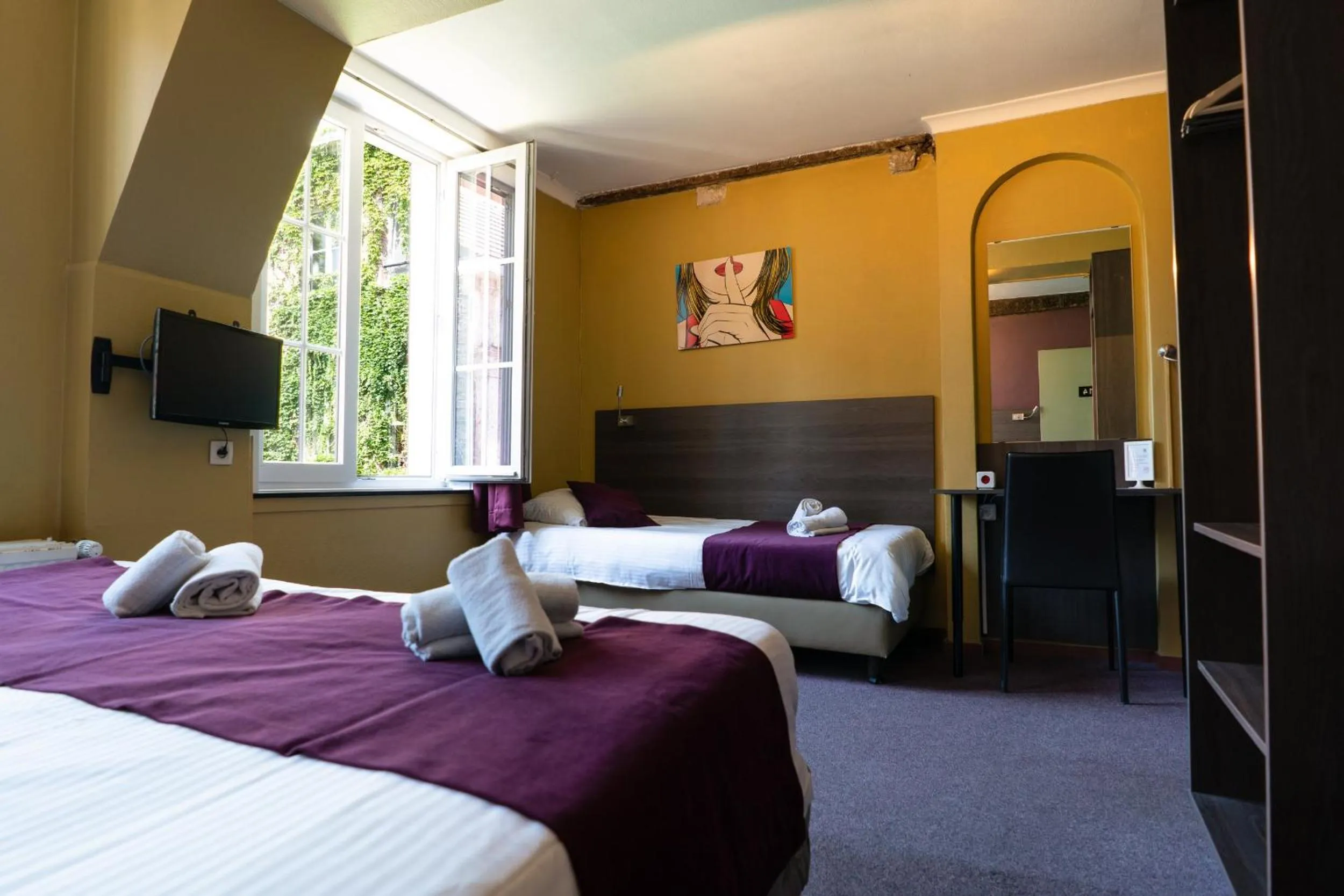 Photo of the whole room, Bed in Flandria Hotel Gent Centrum