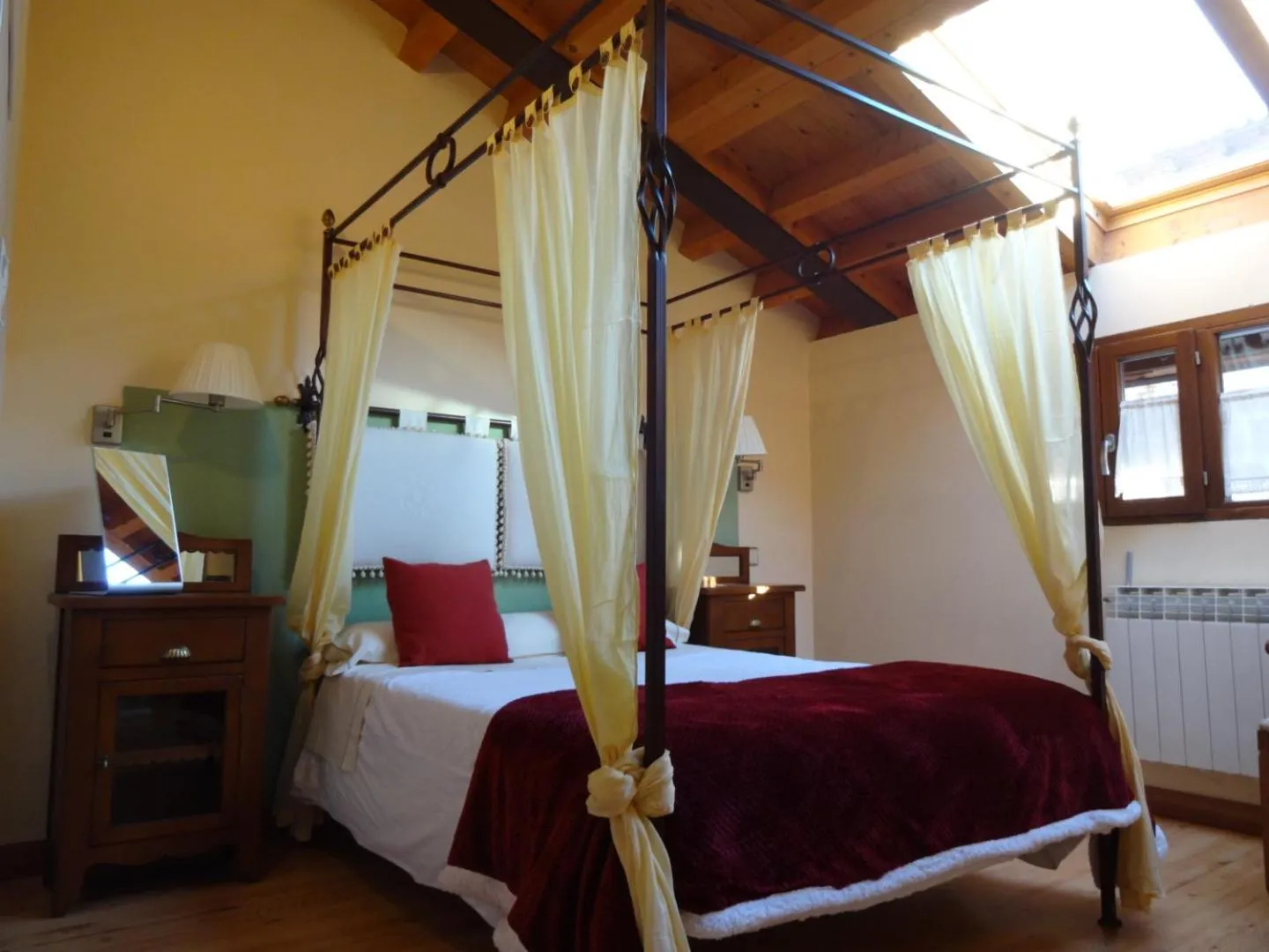 Bed in Hotel Rural Cayetana