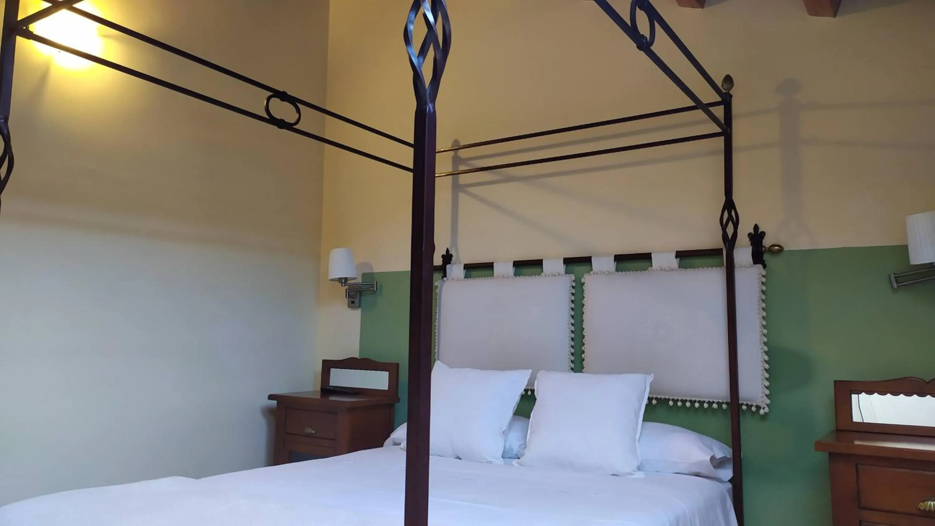 Bed in Hotel Rural Cayetana