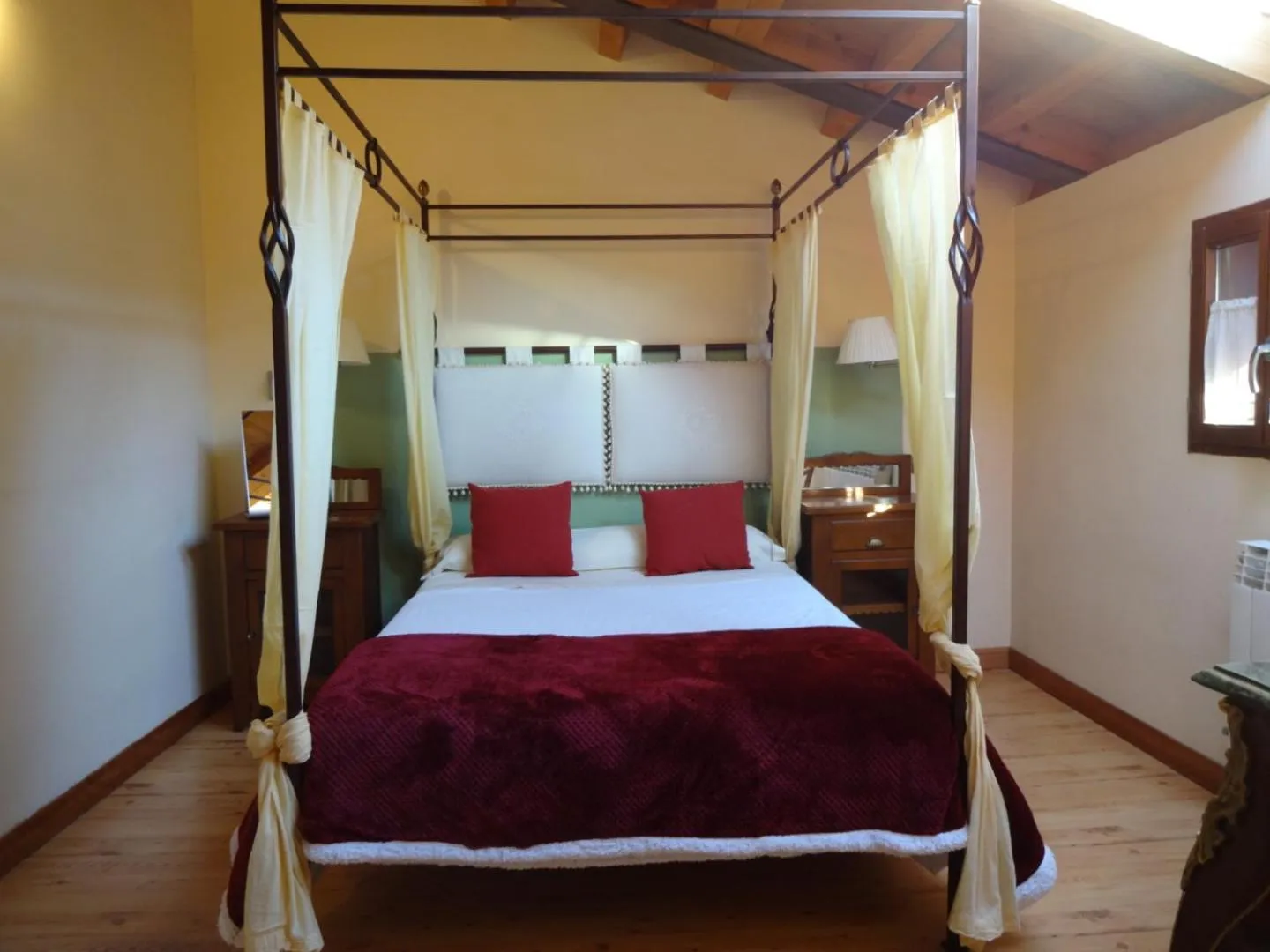 Bed in Hotel Rural Cayetana