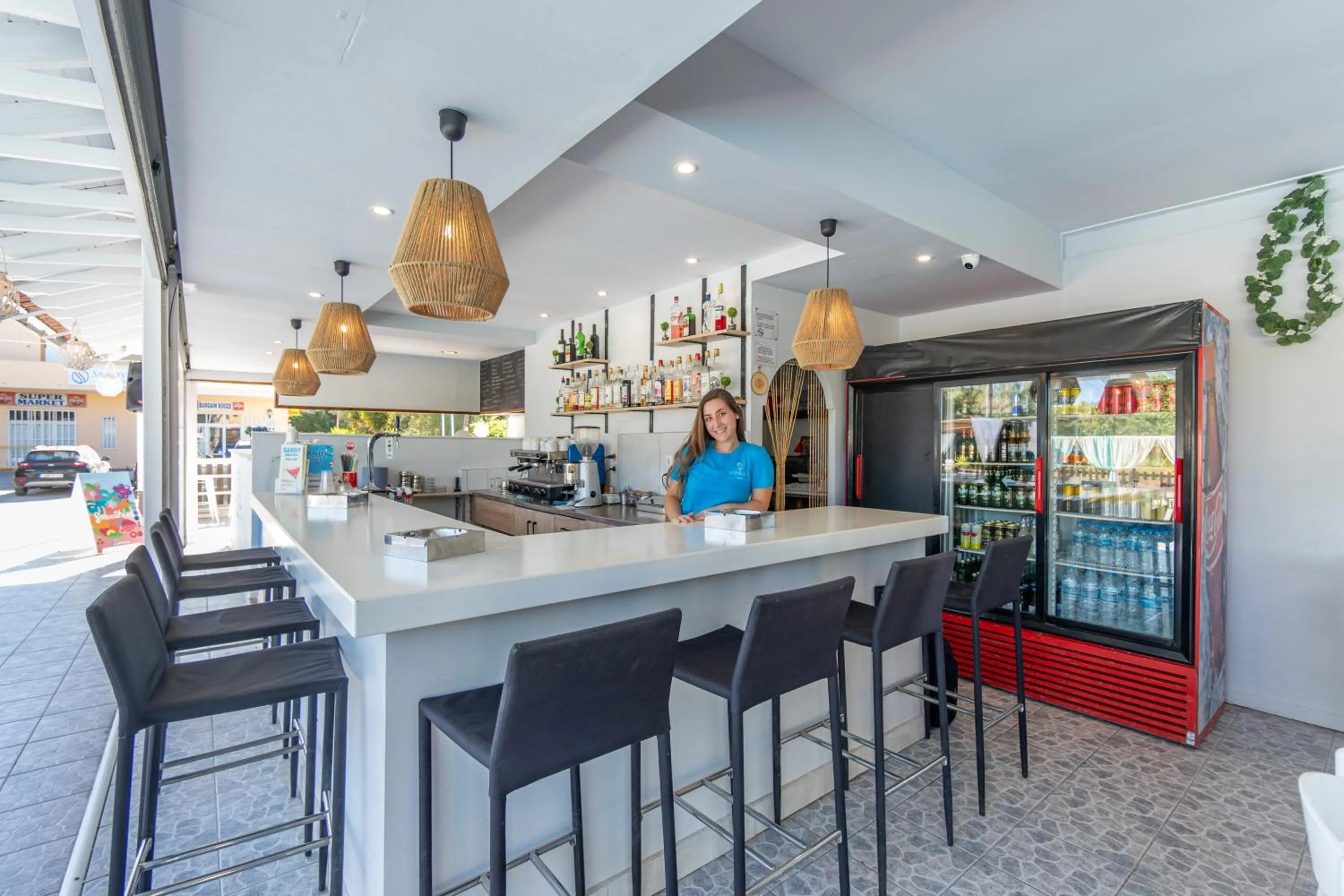 Restaurant/places to eat in Sandy Beach Complex - Annexe Building