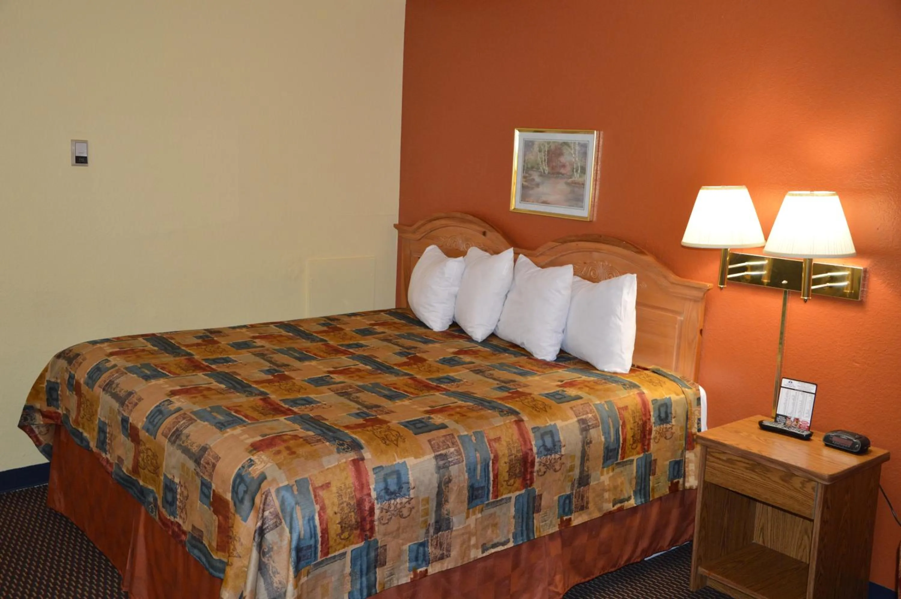 Bed in Burnsville Inn & Suites