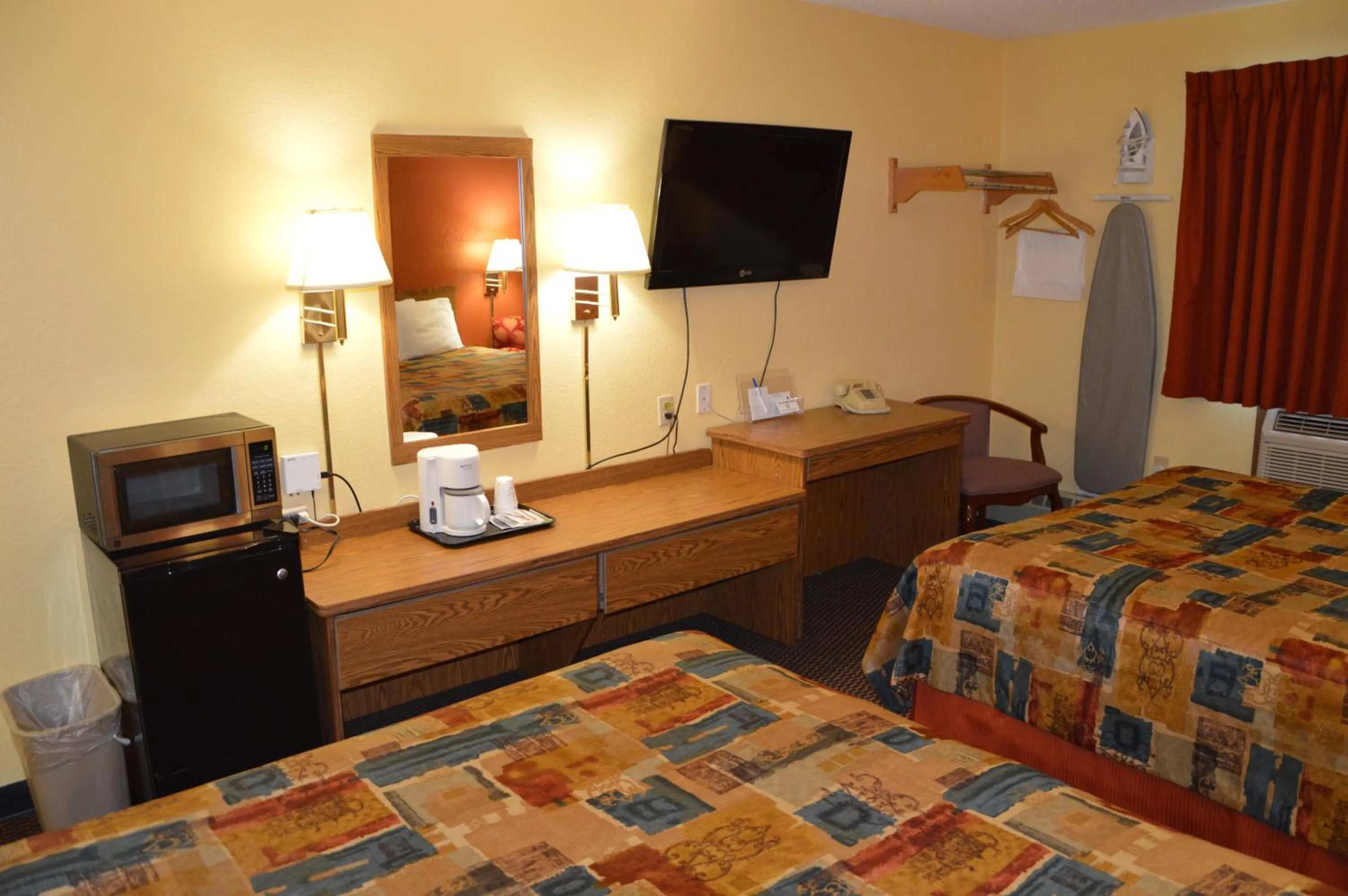 Bed in Burnsville Inn & Suites