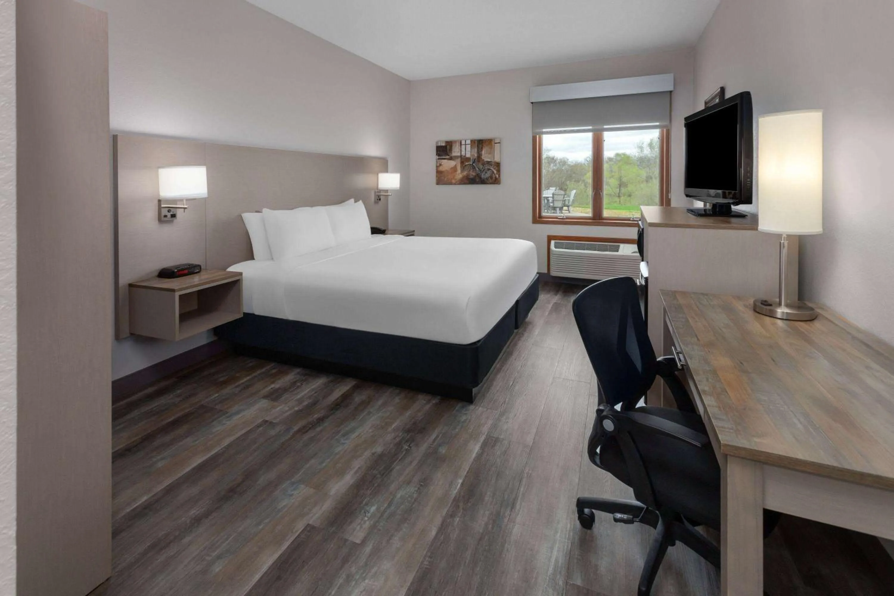 Photo of the whole room, Bed in Links Bos Landen Hotel & Spa of Pella, Trademark by Wyndham