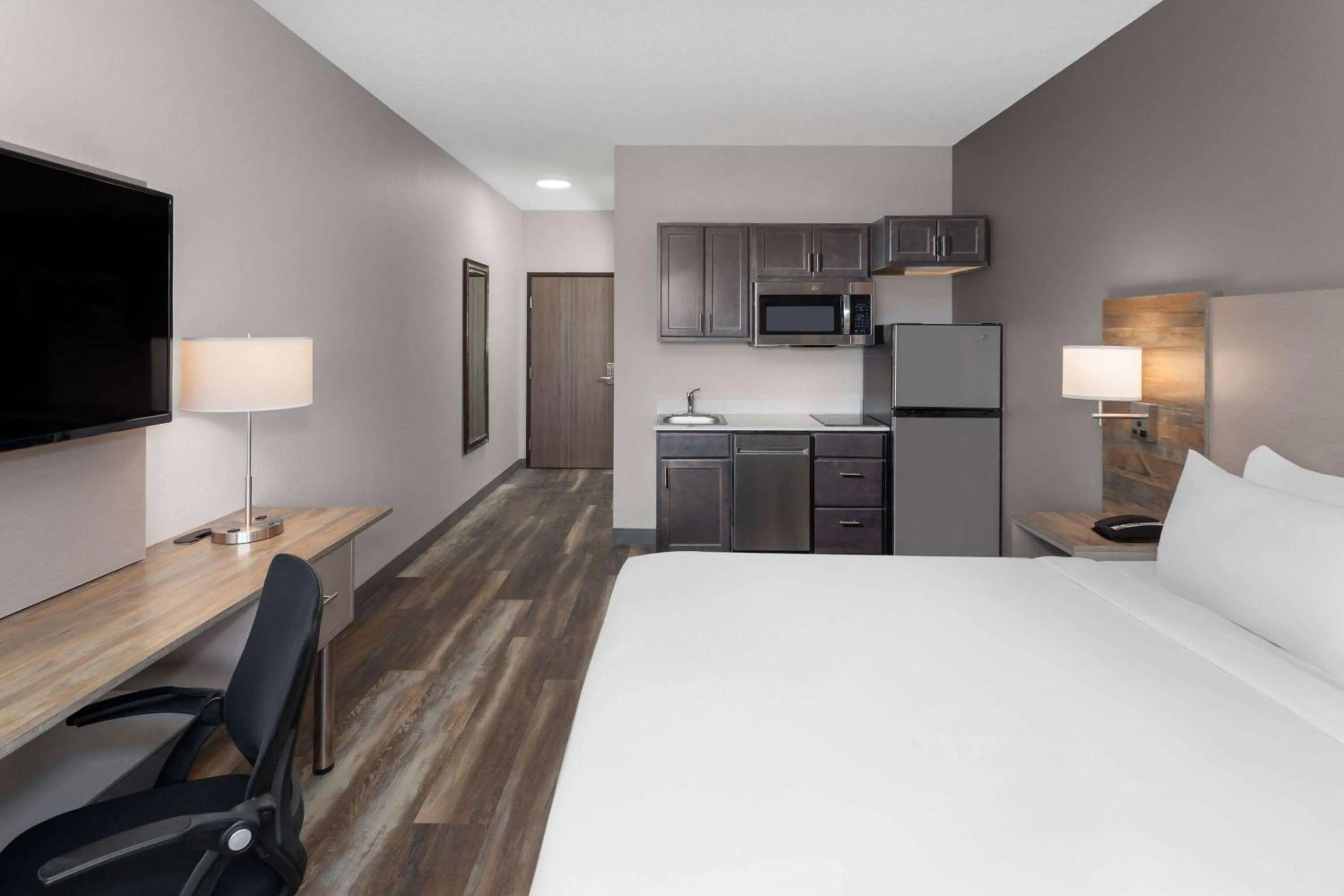 Photo of the whole room, Bed in Links Bos Landen Hotel & Spa of Pella, Trademark by Wyndham