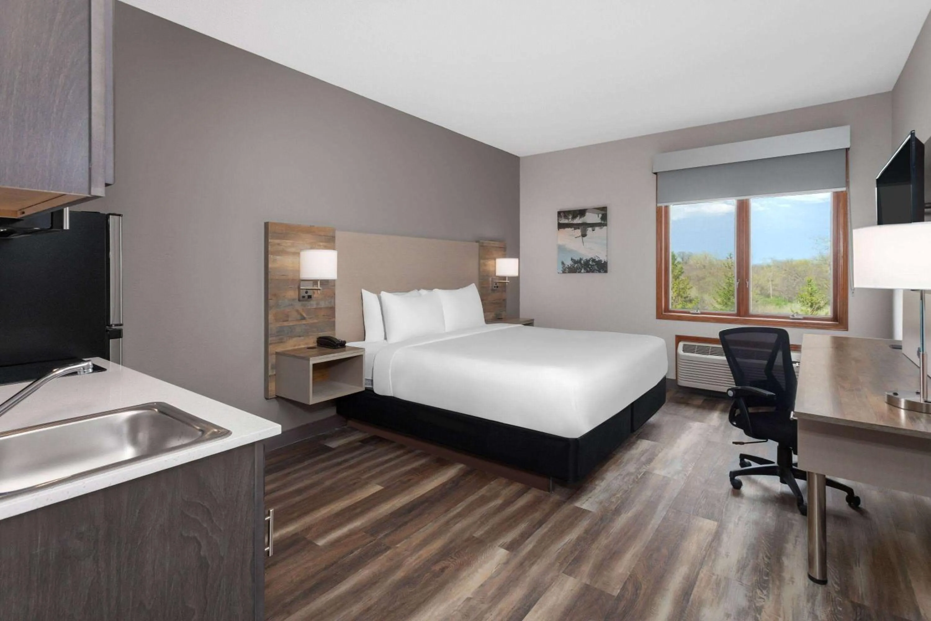 Photo of the whole room, Bed in Links Bos Landen Hotel & Spa of Pella, Trademark by Wyndham