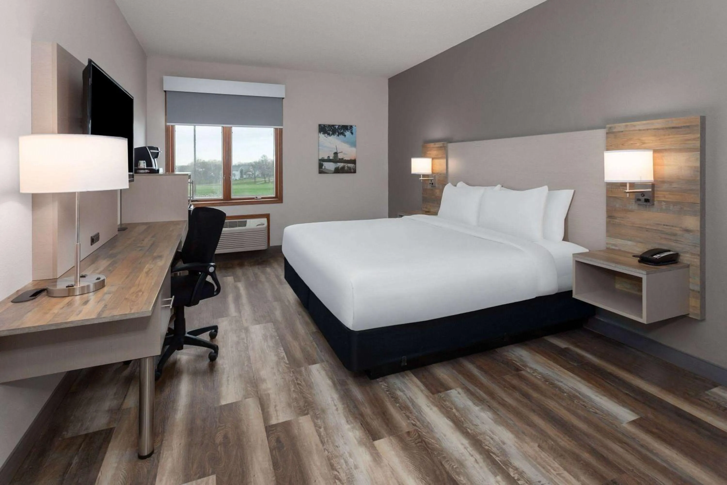 Photo of the whole room, Bed in Links Bos Landen Hotel & Spa of Pella, Trademark by Wyndham