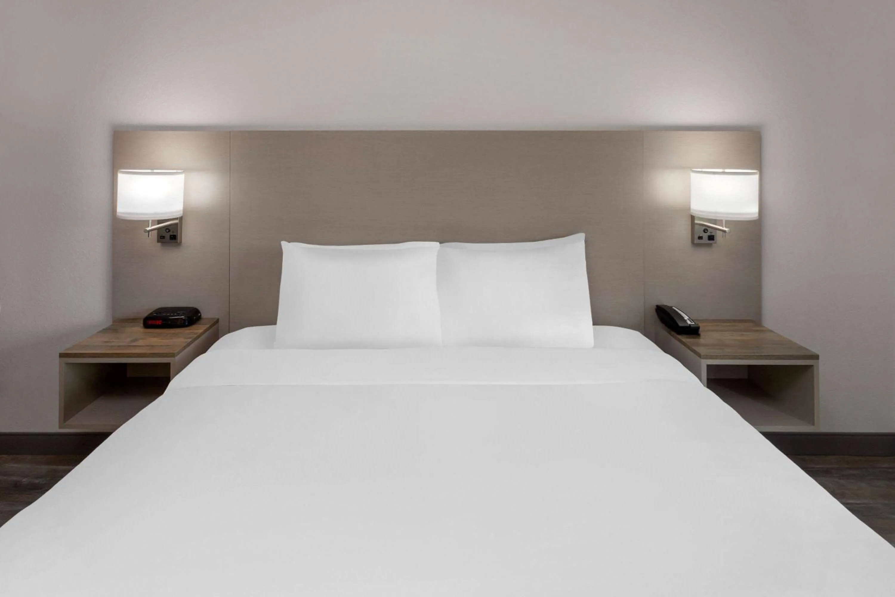 Photo of the whole room, Bed in Links Bos Landen Hotel & Spa of Pella, Trademark by Wyndham