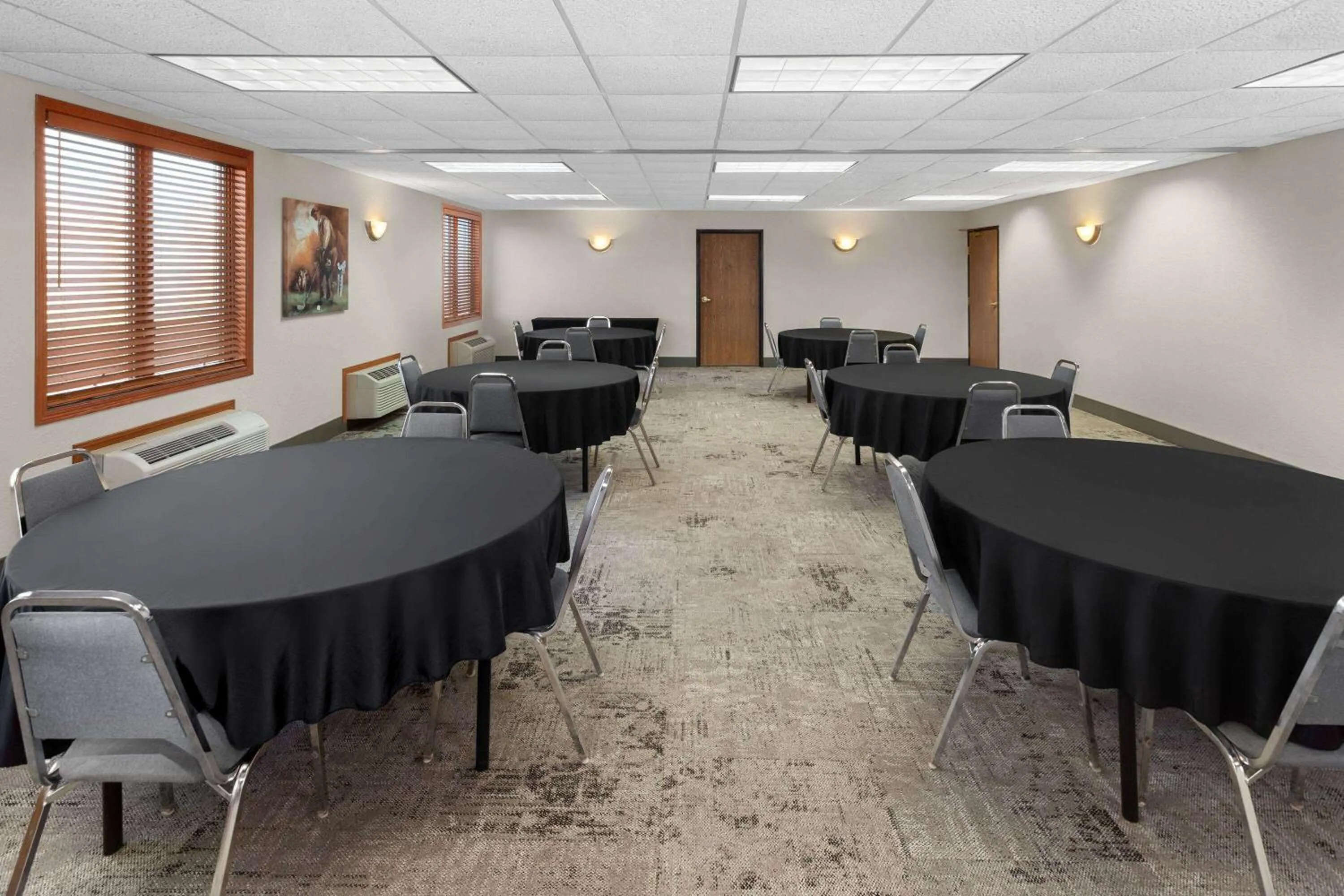 Meeting/conference room in Links Bos Landen Hotel & Spa of Pella, Trademark by Wyndham